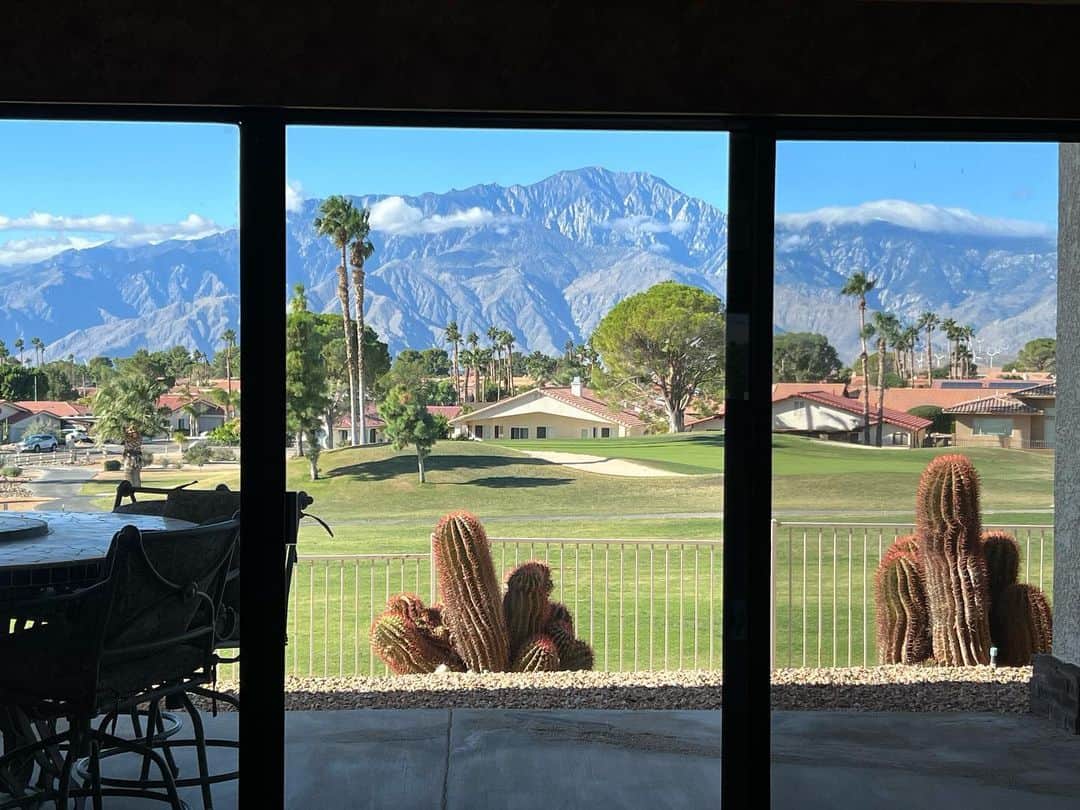 ジョン・バロウマンのインスタグラム：「So last week @scottmale and I bought another house…it’s on a beautiful setting on a golf course with tennis and pickle ball courts and a massive pool. It will be our next renovation project and it should be a stunner when it’s done. (He says with trepidation) I however, am most excited because I get to buy a golf cart… more toys!! We will let you know when the work starts. It should be fun to follow the progress, or the laughter, or the arguments, or the bloodshed.. Jb」