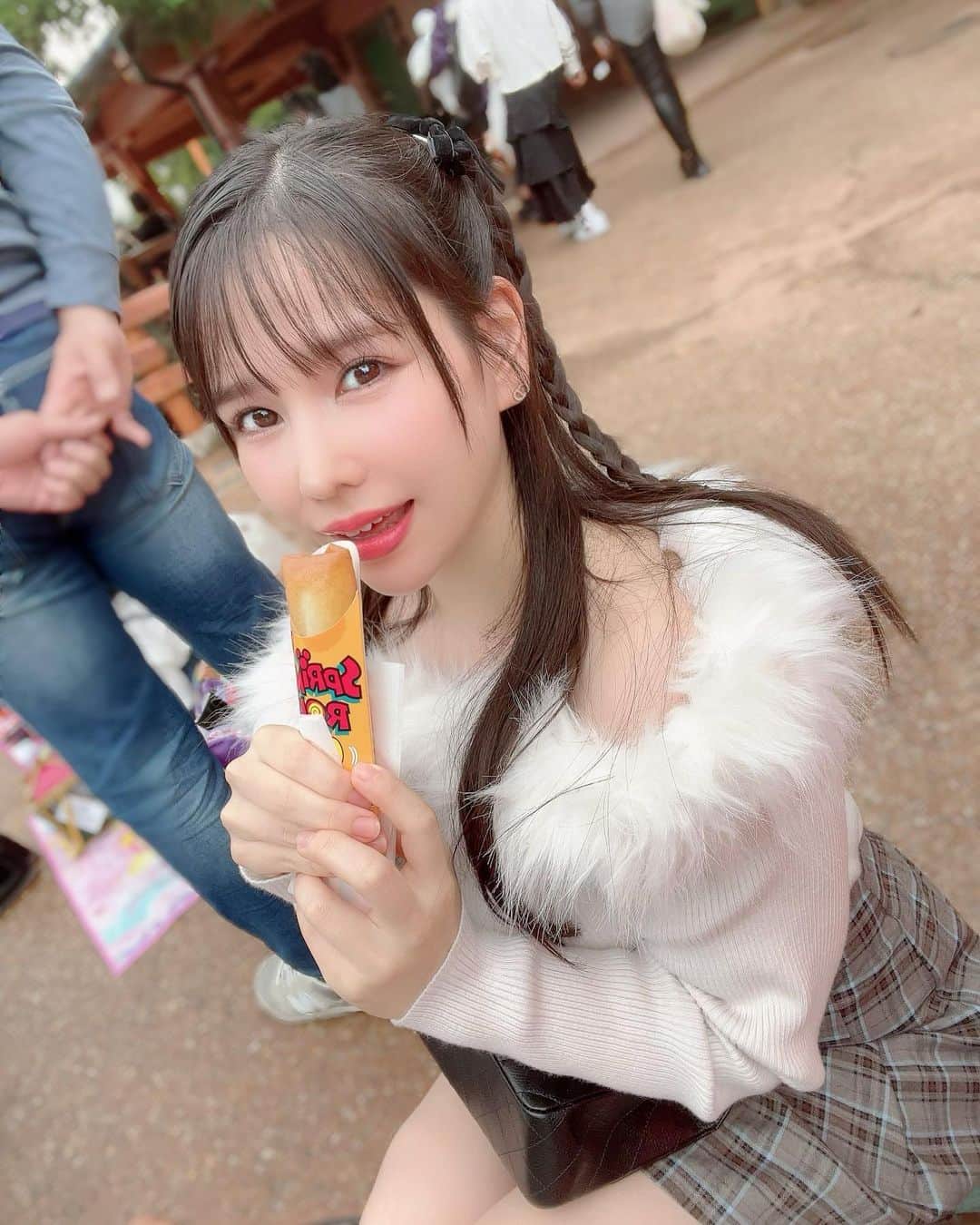 新垣優香さんのインスタグラム写真 - (新垣優香Instagram)「今年は月一位で行けてる気がする🩷🩷🩷 #夢と魔法の王国#そして今日は2023年ハロウィンを楽しめました#パレード最高だった#次はまた来月行きたいな#そして来年のDハロは人生初仮装したい#グラビアアイドル#新垣優香」10月5日 0時03分 - aragaki_yuka