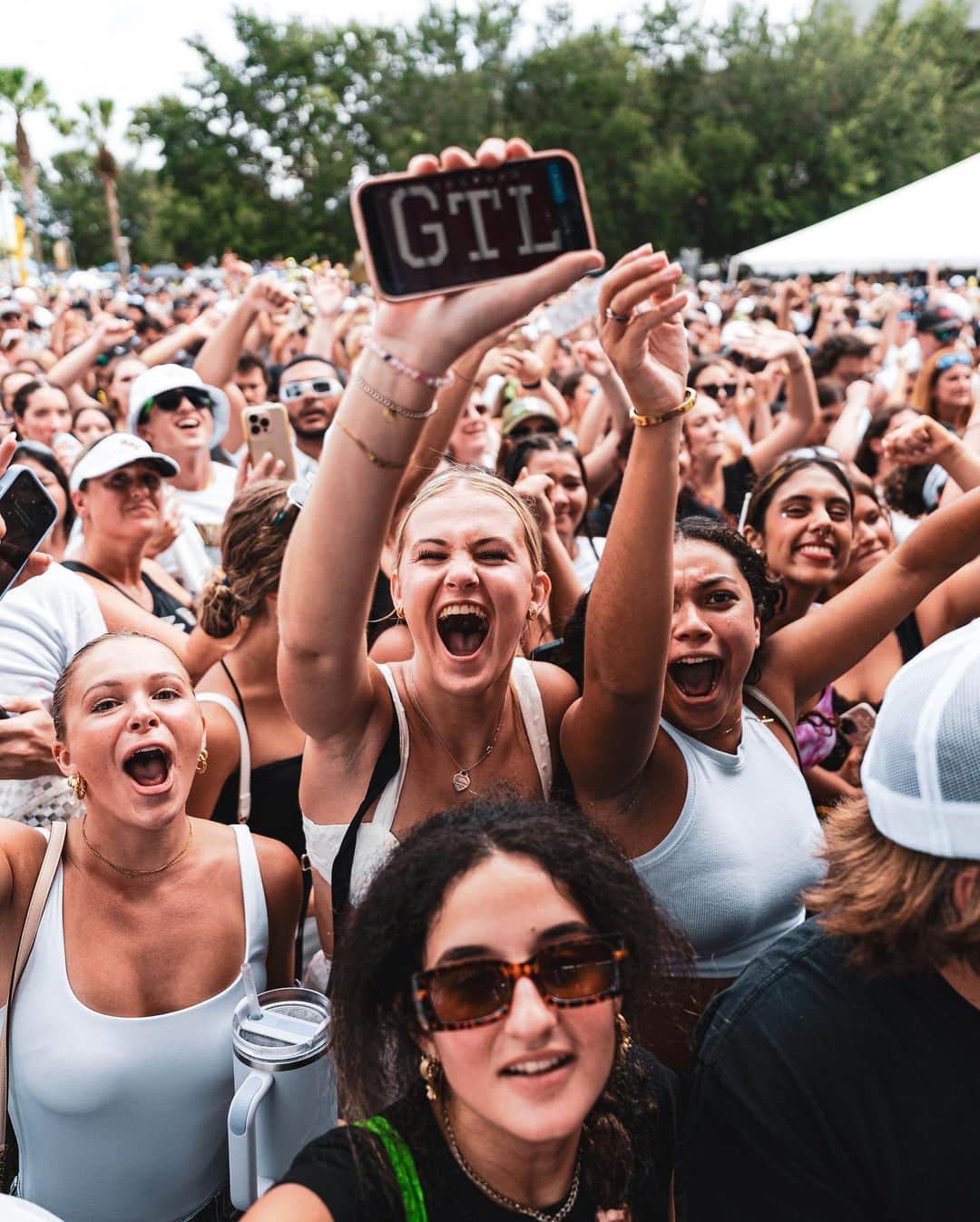 Pauly Dさんのインスタグラム写真 - (Pauly DInstagram)「GYM. TAN. BOUNCE.」10月1日 3時15分 - djpaulyd