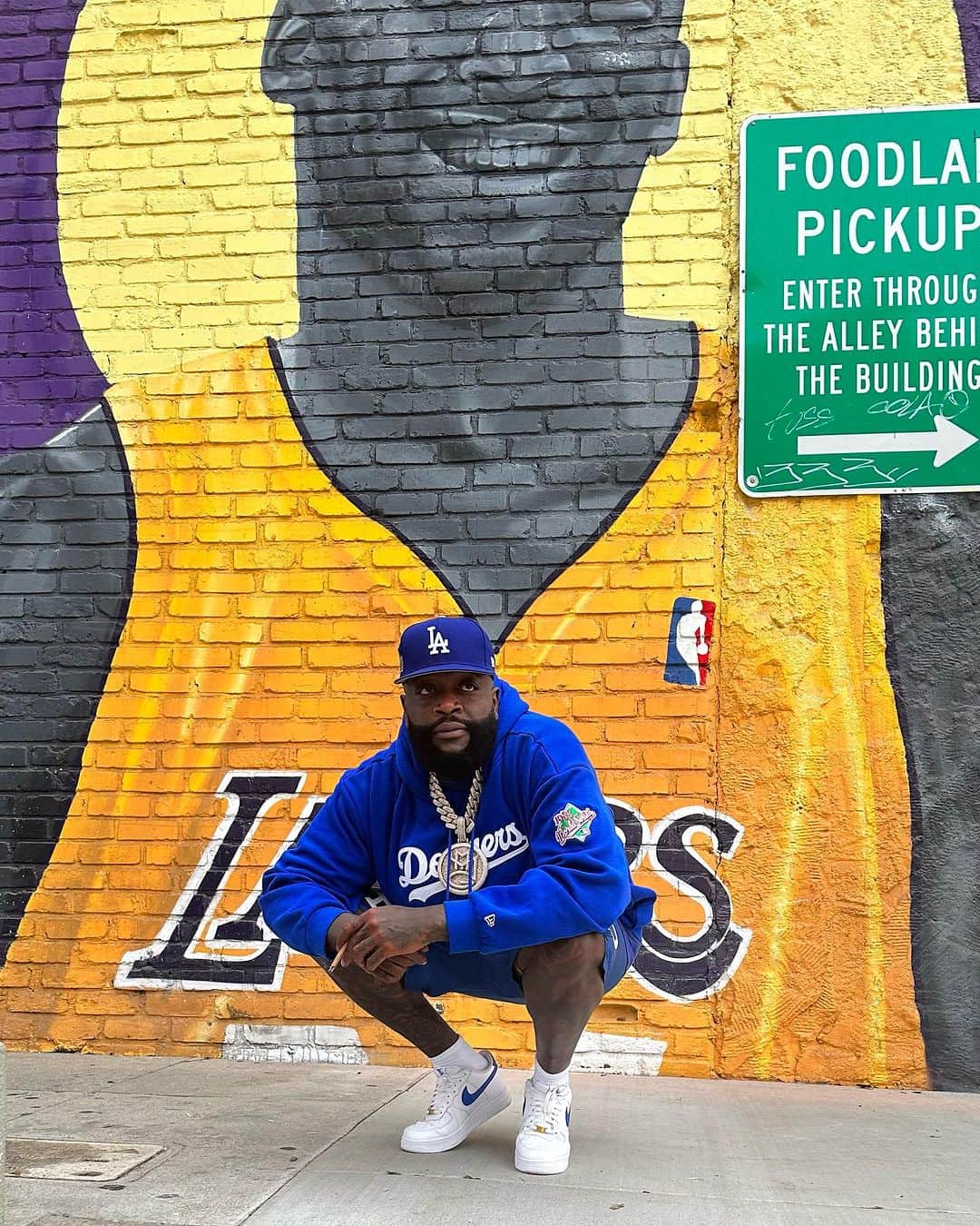 リック・ロスのインスタグラム：「Hustling 24 hrs.  #ShaqandKobe single & video out now #MMG」