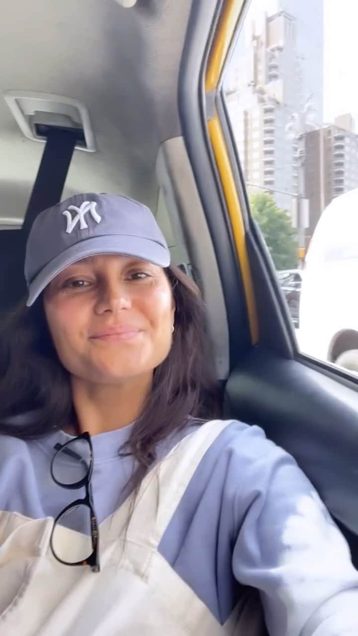 エマ・ヘミングのインスタグラム：「New York you were good for my mind, body and soul 🩵🗽 @aryehlappin @todayshow @maketimewellness @helenchristoni @timchristoni @remembermepodcast @wwd @sloomooinstitute #maketime ✅」