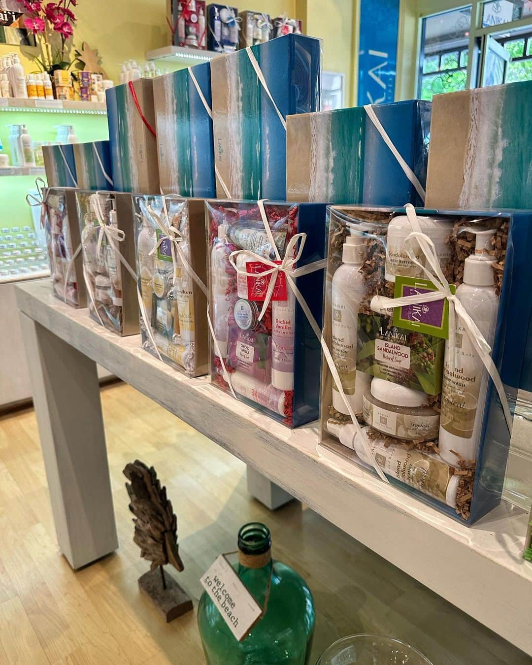 Lanikai Bath and Bodyさんのインスタグラム写真 - (Lanikai Bath and BodyInstagram)「A walk through the shop yesterday. A customer mentioned our shop smelled like a lei. Ultimate compliment!」10月1日 3時33分 - lanikaibathandbody