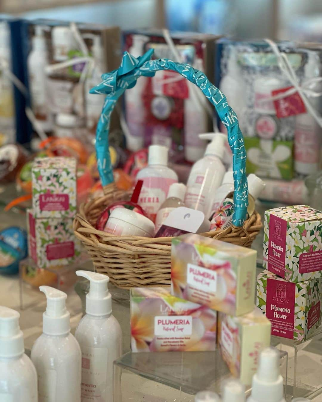 Lanikai Bath and Bodyさんのインスタグラム写真 - (Lanikai Bath and BodyInstagram)「A walk through the shop yesterday. A customer mentioned our shop smelled like a lei. Ultimate compliment!」10月1日 3時33分 - lanikaibathandbody