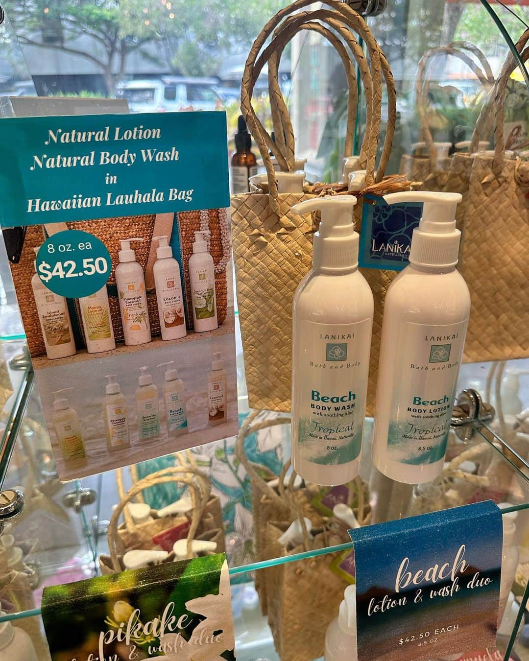 Lanikai Bath and Bodyさんのインスタグラム写真 - (Lanikai Bath and BodyInstagram)「A walk through the shop yesterday. A customer mentioned our shop smelled like a lei. Ultimate compliment!」10月1日 3時33分 - lanikaibathandbody