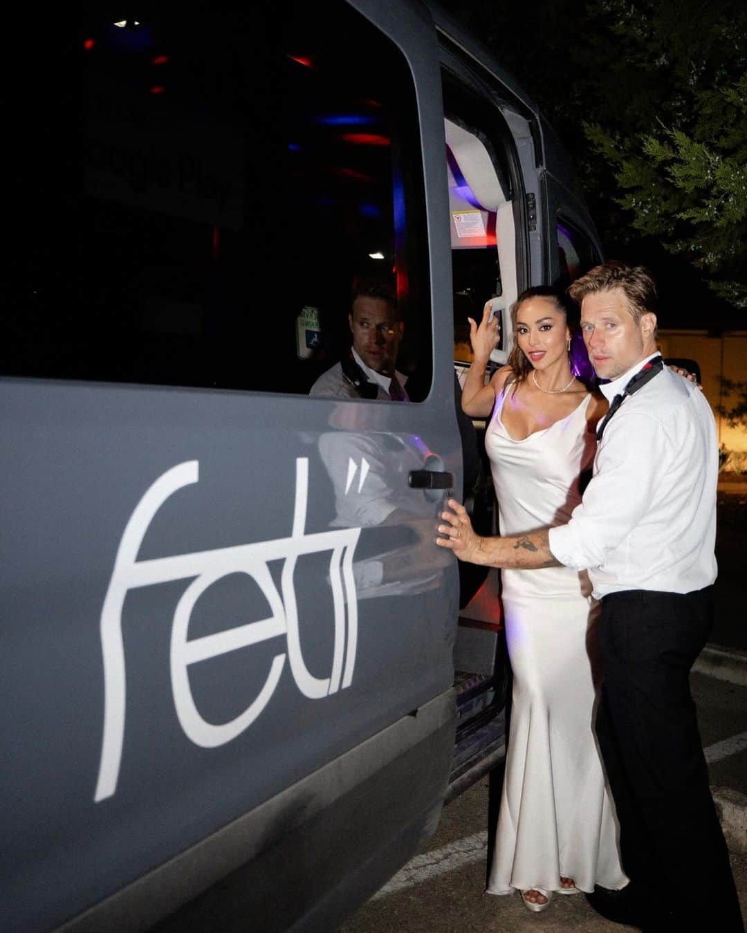 リンジー・モーガンのインスタグラム：「@fetii for the get away  Thank you @fetii for providing the safest & funnest transportation for us and our guests 🤍」