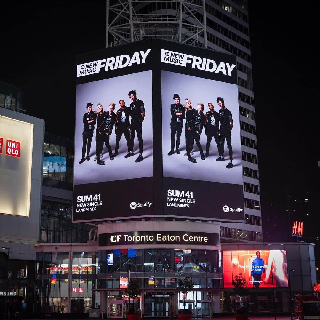 Sum 41さんのインスタグラム写真 - (Sum 41Instagram)「Thank you @spotifycanada for showing "Landmines" some hometown love in Toronto!   #spotifycanada #newmusicfriday #newmusicfridaycanada」10月1日 3時37分 - sum41