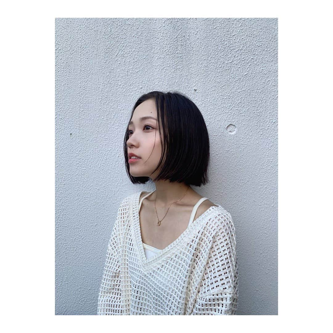 秋谷百音さんのインスタグラム写真 - (秋谷百音Instagram)「Hello‼︎ New hair ‼︎  2.3年ぶり？のボブ✂️✂️ 10月もスタート、これからもよろしくね🌷 心機一転モリモリ行きます💪  #newhair #ボブ #ボブヘア  #イメチェン #ひさしぶり #わーい🙌  #前髪なしボブ #心機一転 #ヘアカット  #10月 #october #よろしくね #✌️ #💇‍♀️」10月1日 17時55分 - lespros_mone