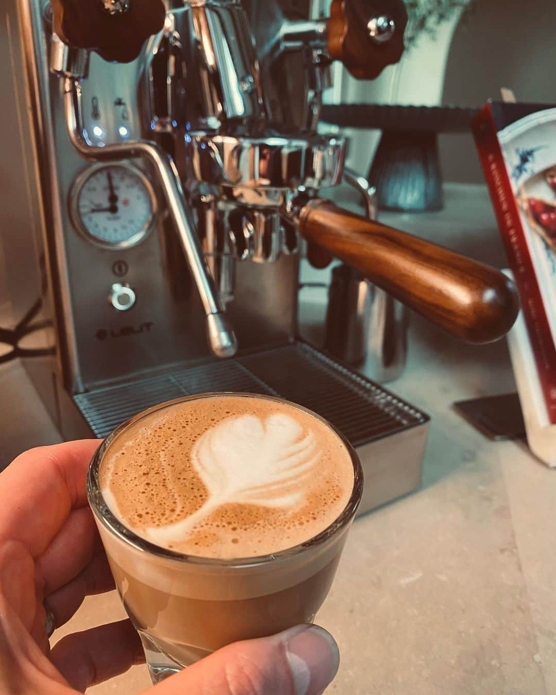 ピエール・ブーヴィエのインスタグラム：「Cheers.  @lelit_official」