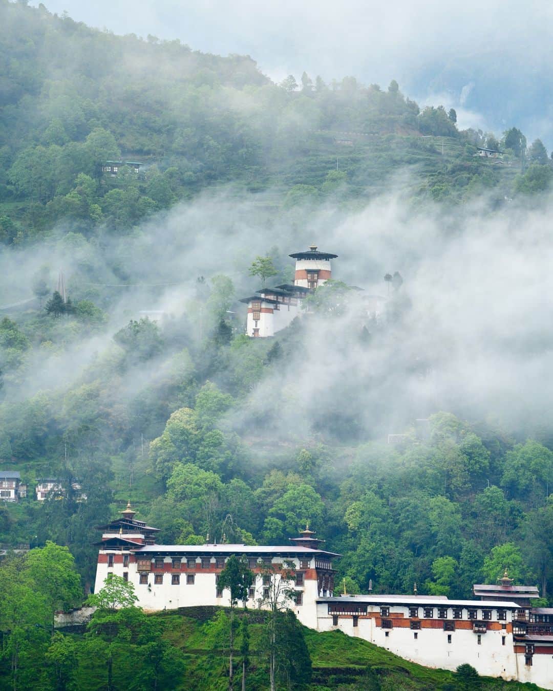 National Geographic Travelさんのインスタグラム写真 - (National Geographic TravelInstagram)「Photo by @jonathankingston | A cloud castle in the Himalaya. Watching the mist lift over Mangde Chuu valley, I was lost in the mystical beauty of Bhutan's Trongsa Dzong, where ancient history meets nature's embrace.   Follow @jonathankingston for science, exploration, and storytelling from around the world.」10月1日 4時18分 - natgeotravel