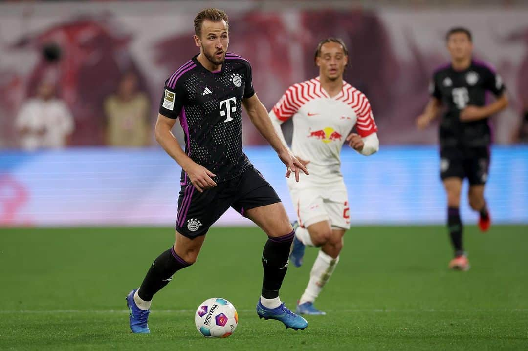 ハリー・ケインのインスタグラム：「We know we can do better but important to fight together in every moment! Thank you for the amazing away support 🙌 #miasanmia」