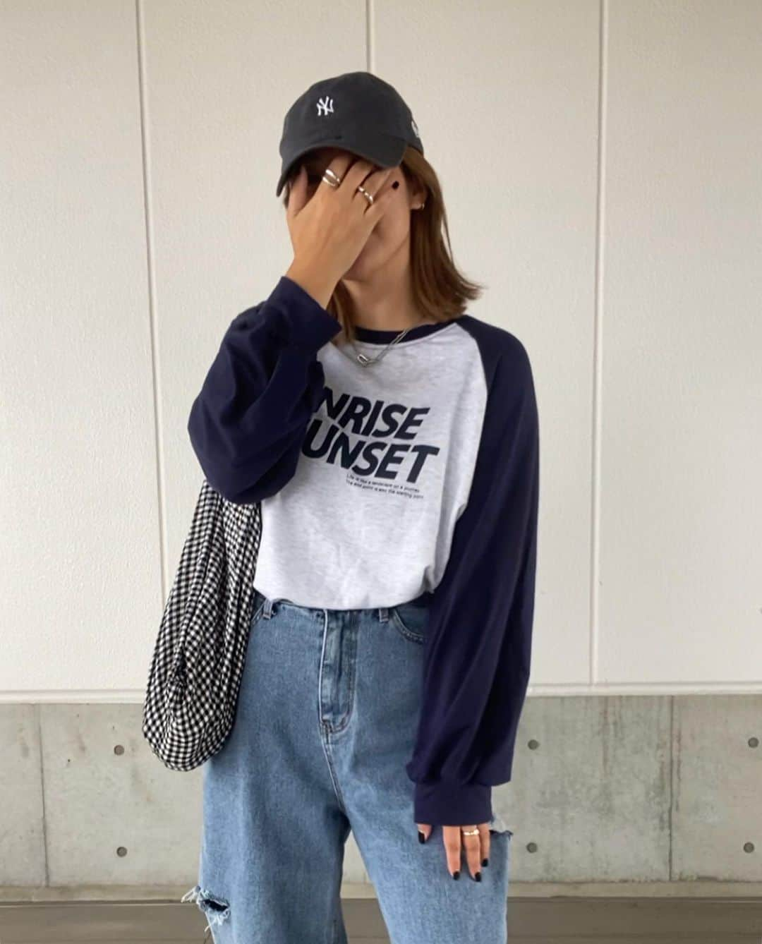 S E I K Oさんのインスタグラム写真 - (S E I K OInstagram)「.  この前ストーリーに 久しぶりのSHEIN✌️って載せたら DMたくさんきた💌  バイカラーのロンTとか ブーツとか これから使えるアイテムと あと一目惚れした バイカーパンツ🩳  あんまり脚出さないんだけど ロンTとかスウェットに バイカーパンツがかわいくて😍  アイテムIDこちら ↪︎ @shein_japan   TOPS/ 11292657 pants/ 11011829 boots/ 11691457  ちなみに🉐 クーポンコード：seco このクーポンコードを使うと 「お買い上げ金額1〜5,999円まではセール価格より 15%OFF👍 6,000円以上は20%OFF✌️」になるよ🌷 12月31日まで使えます☺️  _____________________________   #PR #SHEINforAll #SHEIN#SHEINpartner #ad#今日のコーデ#OOTD#SHEINコーデ#プチプラ#プチプラコーデ#プチプラファッション#カジュアル#カジュアルコーデ#秋服#秋コーデ#秋ファッション」9月30日 19時32分 - seco_days