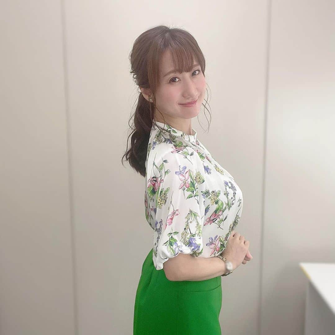 のインスタグラム：「9月最後の『週刊4Kふるさとだより』 ありがとうございました✨  浜離宮恩賜庭園にキバナコスモスを見に行ってきました📷  放送では、らんまんなボタニカルブラウスで🌱🌷🌿🌼🍀  いよいよ10月！あす日曜日と、あさって月曜日の『マイあさ！』担当します。  お聴きください♪  #気象予報士 #気象キャスター #weatherforecaster #기상캐스터　#氣象主播 #bs4k #週刊4Kふるさとだより #nらじ #マイあさ #smile #微笑 #미소　#senyum #मुस्कान」