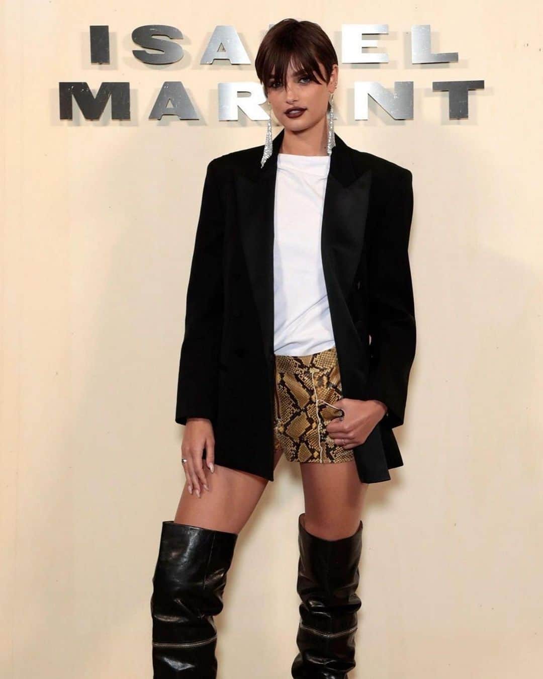 テイラー・ヒルのインスタグラム：「💛 a beautiful show! Thank you for having me 💛 @isabelmarant」