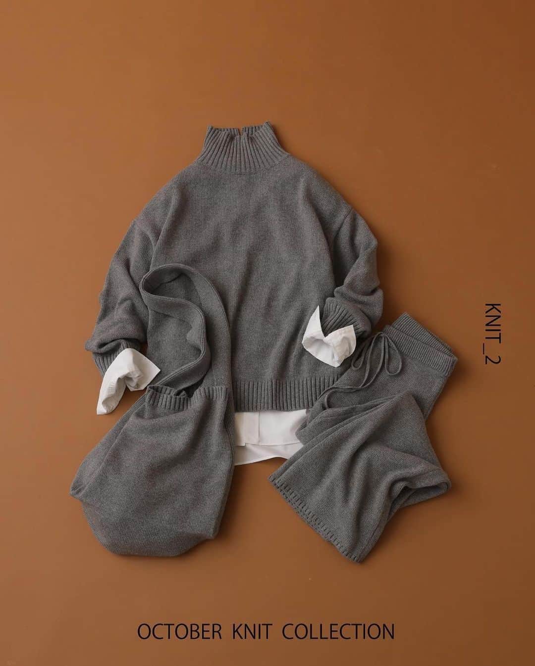 のインスタグラム：「𝐎𝐂𝐓𝐎𝐁𝐄𝐑 𝐊𝐍𝐈𝐓 𝐂𝐎𝐋𝐋𝐄𝐂𝐓𝐈𝐎𝐍 🍂 ⁡ ⁡  ⁡ Spick & Span ⁡ @spickandspan_jp   秋のお洒落が一番楽しめる10月。 ⁡ そんな10月はニットが豊富なラインナップで登場。 ほんの一部をチラ見せ。 ⁡ Spickでお気に入りの一着を見つけてみて、、♩ ⁡  ＿＿＿＿＿＿＿＿＿＿＿＿ ⁡ KNIT_2 ⁡ バックスリットタートルネックプルオーバー ¥19,800 no.23080200517030 店舗：10/4(水)入荷予定、一部地域の店舗は翌日入荷予定 WEB：予約受付中 ⁡ ストレートニットパンツ ¥19,800 no.23030200518030 店舗：10/4(水)入荷予定、一部地域の店舗は翌日入荷予定 WEB：予約受付中 ⁡ ニットバック ¥13,200 no.23090200527030 店舗：10/4(水)入荷予定、一部地域の店舗は翌日入荷予定 WEB：準備ができ次第販売開始予定 ⁡ ⁡  ＿＿＿＿＿＿＿＿＿＿＿＿＿＿🏷️ ⁡ いつも投稿をご覧いただきありがとうございます！ ベイクルーズ公式インスタグラムでは WOMEN & MENの新作情報を毎日配信中📷 是非フォローしてね ♪ ▼▼▼ @baycrews ＿＿＿＿＿＿＿＿＿＿＿＿＿＿ ⁡ #baycrews#spickandspan #ベイクルーズ #スピックアンドスパン #ニットコーデ #タートルネックコーデ #ニットパンツ #パンツコーデ #セットアップコーデ #レイヤード #レイヤードコーデ #シャツコーデ #大人コーデ #シンプルコーデ #カジュアルコーデ #着回し #着回しコーデ #20代コーデ  #30代コーデ#40代コーデ #トレンドコーデ #スタッフコーデ #スタイリング#秋コーデ#秋服コーデ #秋物コーデ 着回し術 #着こなし術」