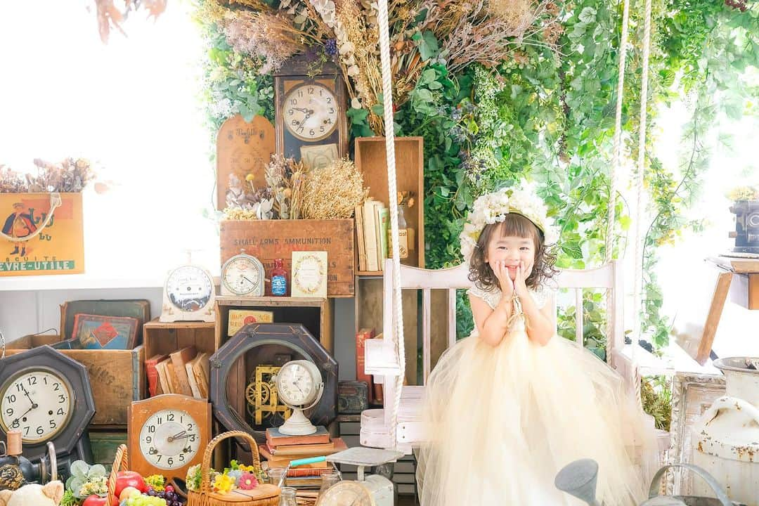 保坂さほさんのインスタグラム写真 - (保坂さほInstagram)「3歳の七五三♡ パパとママの結婚の時から来てくださってるお客様❤️  結婚記念、マタニティと撮って、 今回はあたちが主役よ❣️✨  オシャレだいすき女の子で、 はじめから最後までずーっとニコニコ♡  癒され過ぎた撮影でした♪ かわいい時間をありがとう❤️  ＊＊＊＊＊＊＊＊＊  保坂さほスタジオの個人撮影は 現在12月までのご予約受付中です♡  気になる方はプロフィールにあるホームページから お問い合わせください♪  ＊＊＊＊＊＊＊＊＊  ♡  ♡  ♡  #保坂さほ#フォトスタジオ#東京フォトスタジオ#東京写真館#杉並区フォトスタジオ#杉並区写真館#杉並フォトスタジオ#井の頭線#井の頭線沿線#富士見ヶ丘#富士見ヶ丘駅#ファーストバースデーフォト #バースデーフォト#バースデーフォト撮影 #誕生日撮影#バースデー撮影#七五三撮影#七五三撮影前撮り #七五三撮影後撮り #七五三3歳 #七五三5歳#七五三7歳#七五三男の子 #七五三女の子#七五三コーデ#ハーフ成人式#ハーフ成人式撮影#ベビー撮影#ベビーフォトスタジオ #キッズフォト」9月30日 19時43分 - saho_hosaka