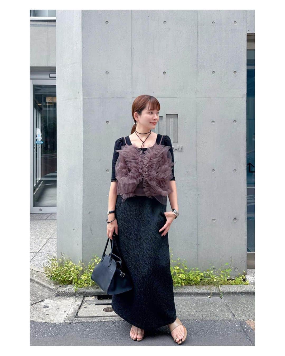 高山直子さんのインスタグラム写真 - (高山直子Instagram)「🖤🤎 大好きなスカート。 アイテムはタグ付けしてます🏷️」9月30日 19時44分 - nao_70koro