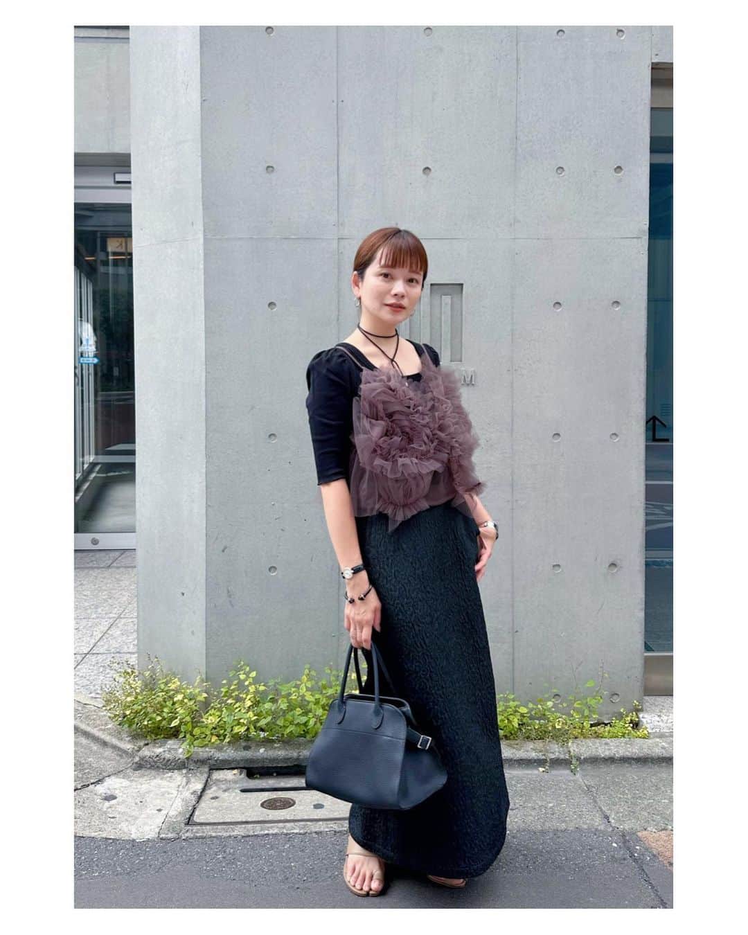 高山直子のインスタグラム：「🖤🤎 大好きなスカート。 アイテムはタグ付けしてます🏷️」