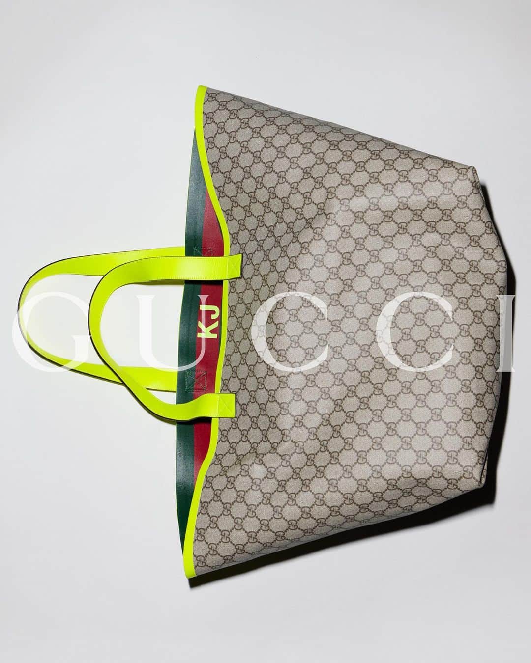 グッチのインスタグラム：「Timeless codes and a passion for travel.  The Gucci Savoy travel line takes its name from The Savoy hotel in London where in the late 1800s Guccio Gucci worked in his youth as a porter.  #GucciValigeria」
