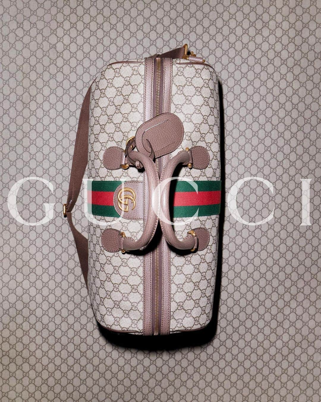 グッチのインスタグラム：「A journey of infinite possibilities.  Echoing the origins of the House, the Gucci Valigeria collection continues the travel story that began over 100 years ago.  #GucciValigeria」