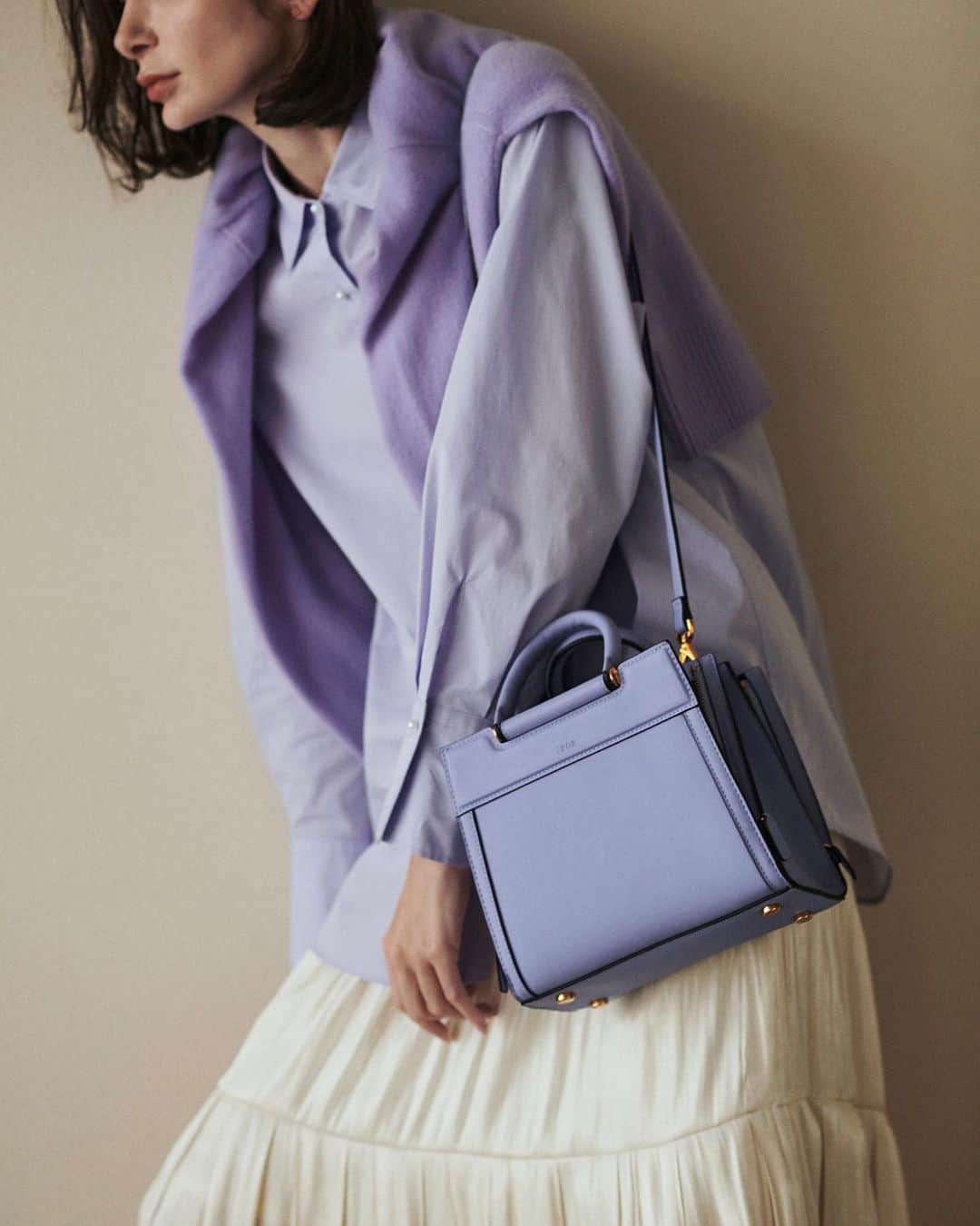 ロペのインスタグラム：「【ÉPOR BASIC COLLECTION 2023AW】 ⁡ 働く女性の通勤バッグを提案する 「ÉPOR(ロペ エポール)」。 第一印象を、ととのった女性に。 デザイン性と多機能で叶えるエレガントな 通勤バッグを豊富に揃えます。 ⁡ J'aDoRe JUN ONLINEでご購入いただけます。 ⁡ ⁡ ⁡ #fashion #Ybag #Wbag #Ree #CONFORT #PacSac #通勤バッグ #ÉPOR #ロペエポール  #美しさととのう  #ととのう #ロペ #ROPÉ #ropejp」