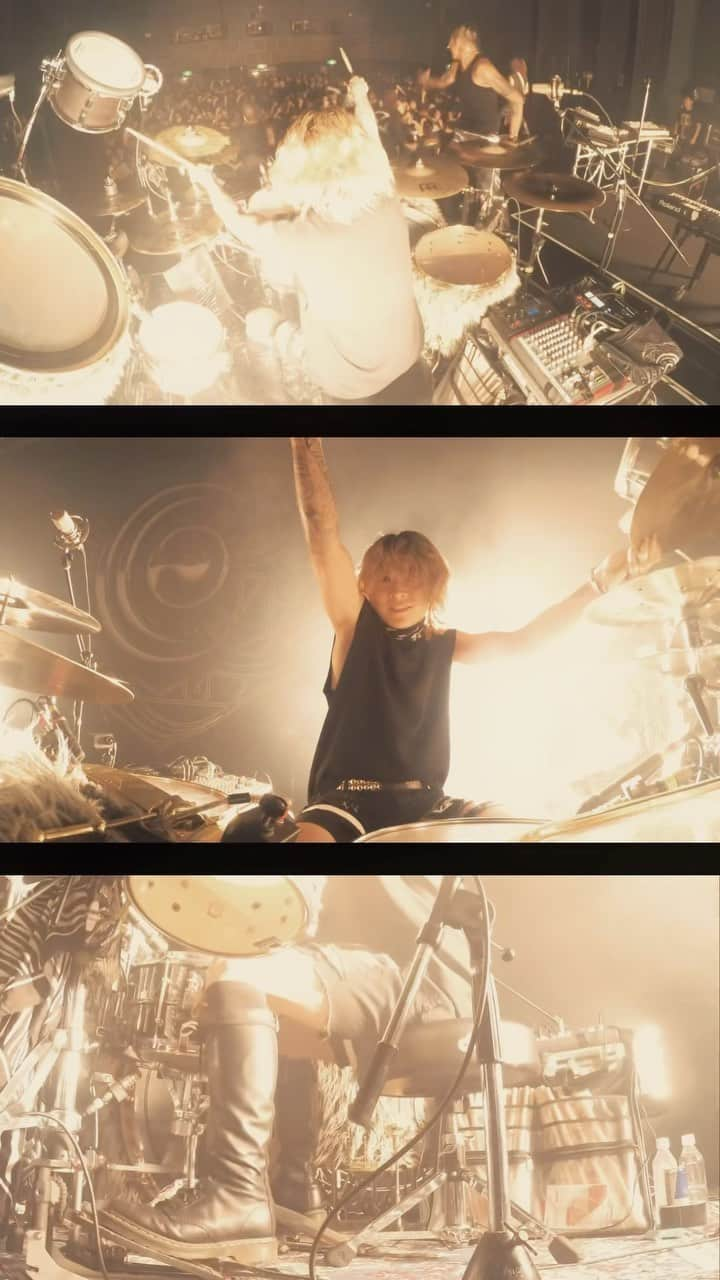 Tatsuya Amanoのインスタグラム：「Short drum cam from DAWN tour Osaka🥁💥 ⁡ Song: Rx Overdrive  ⁡ Next Japan tourは↓↓ ⁡ 1月20日（土）Zepp Sapporo 1月26日（金）Zepp Fukuoka 1月28日（日）Zepp Osaka Bayside 2月12日（月・祝）Zepp Nagoya 2月18日（日）Zepp Haneda ⁡ https://w.pia.jp/t/crossfaith2024/ ⁡ #Drums #DrumCam #sjcdrums #meinlcymbals #promarksticks #Roland #pearleliminatorredline #Lewitt #ZoomH8 #ドラム」