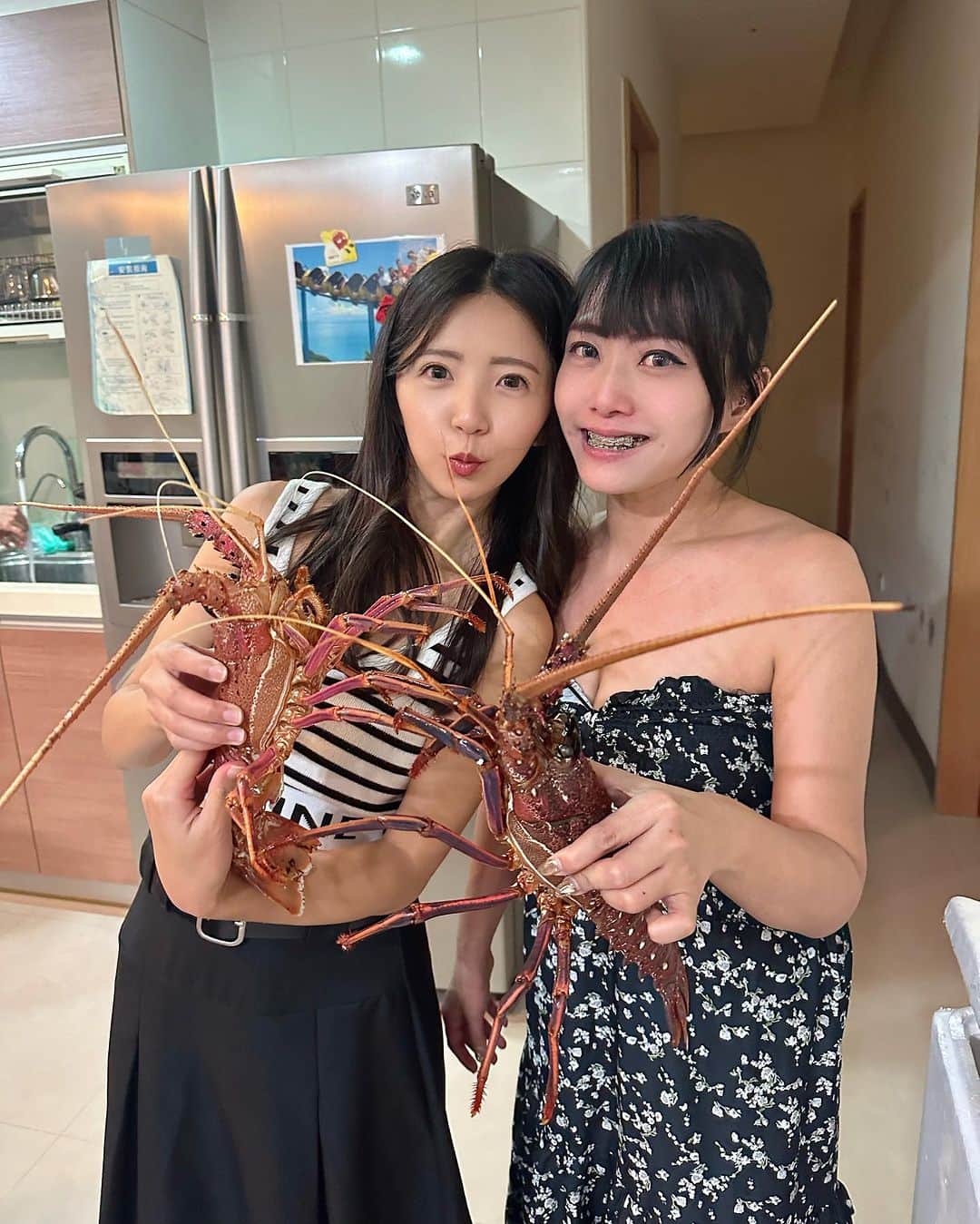 めいのインスタグラム：「--🇹🇼Taiwan  BBQ-part1🥓 中秋節台湾で過ごすもう何年振りかな 久々のバーベキュー 高級な食材ロブスター、蟹、鮑、ホタテ たくさんありすぎて、食べきれない、食べるの止まらない、お腹が破れそうくらい何時間も食べました🤣  ・ ・ ・　 ・ ・ ・  —  #instapic#日本#taiwan#寫真#portrait#사진#台灣#台北#커피#ポートレート#japanesegirl#写真集#japan#photo_jpn#バーベキュー#섹시#photo#写真部#フォロー#撮影#model#view#台湾#tokyo#follow#portraitsedition  BBQ-part1🥓 已有幾百年沒有回來台灣過中秋節烤肉 有很多的高級新鮮食材龍蝦、螃蟹、鮑魚、干貝、螺肉 吃不完，吃不停，吃了好幾個小時吃到撐肚皮🐷❤️ 超級開心～～🥰」