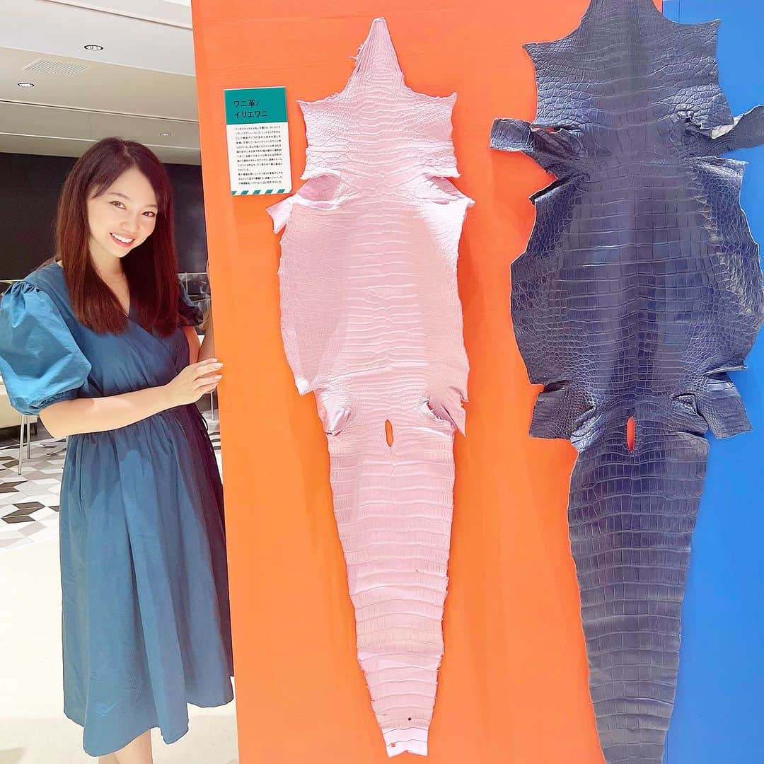 柴本愛沙さんのインスタグラム写真 - (柴本愛沙Instagram)「❤︎ 「LEATHER WORLD 2023 」に行ってきました。 一年に一度開催される、レザーの魅力に 多面的に触れることができる体験型イベント。 毎年行ってます。皆勤賞🏅  特に、自分だけのレザーアイテムを作る ワークショップが楽しいんだなぁ🫧 渋谷スクランブルスクエア7階でやってるよ♪ 2階ではレザーの専門サイト 「teema(テーーマ)」の 初のPOP UPも開催中なのでこちらも要チェックです。 イベント、POP UPは明日10 月1日まで開催中✨ お近くの方はぜひ遊びに行ってみてください☺︎ -------------------------------- LEATHER WORLD 2023 日時 : 9月30日(土曜日)-10月1日(日曜日) 場所 : 渋谷スクランブルスクエア 7F 時間 : 10:00 ‒ 21:00 (ワークショップ 20:00まで) -------------------------------- #PR #leatherworld2023 #leatherworld  #japanleather #テーーマ #レザーワールド #レザーワールド2023 #日本の革 #皮製品 #革製品 #いいレザーの日 #ワークショップイベント #japanleatherguide #レザーケア #革のある暮らし #レザー小物 #サスティナブルライフ #SDGs #渋谷スクランブルスクエア」9月30日 20時00分 - aisa_shibamoto
