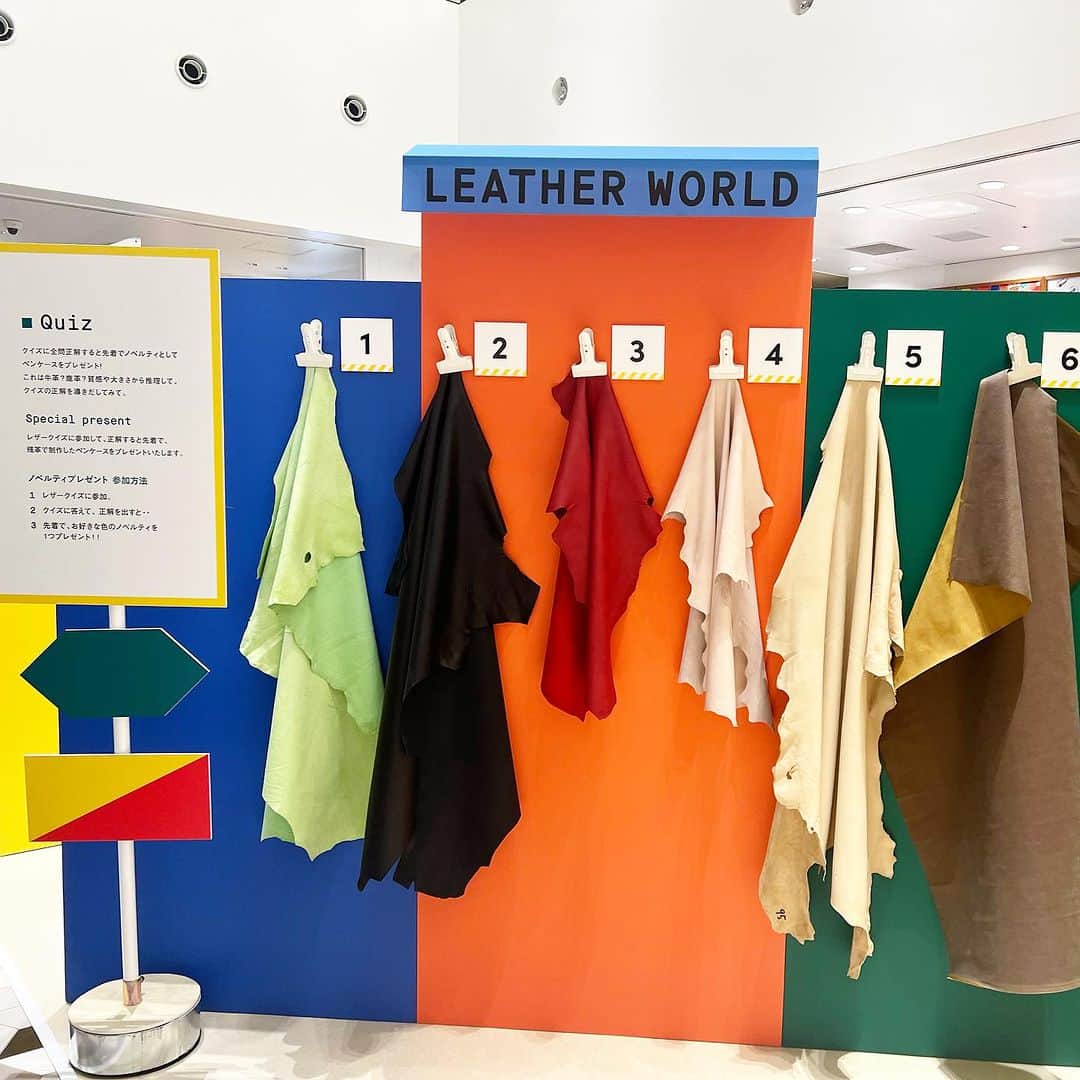 柴本愛沙さんのインスタグラム写真 - (柴本愛沙Instagram)「❤︎ 「LEATHER WORLD 2023 」に行ってきました。 一年に一度開催される、レザーの魅力に 多面的に触れることができる体験型イベント。 毎年行ってます。皆勤賞🏅  特に、自分だけのレザーアイテムを作る ワークショップが楽しいんだなぁ🫧 渋谷スクランブルスクエア7階でやってるよ♪ 2階ではレザーの専門サイト 「teema(テーーマ)」の 初のPOP UPも開催中なのでこちらも要チェックです。 イベント、POP UPは明日10 月1日まで開催中✨ お近くの方はぜひ遊びに行ってみてください☺︎ -------------------------------- LEATHER WORLD 2023 日時 : 9月30日(土曜日)-10月1日(日曜日) 場所 : 渋谷スクランブルスクエア 7F 時間 : 10:00 ‒ 21:00 (ワークショップ 20:00まで) -------------------------------- #PR #leatherworld2023 #leatherworld  #japanleather #テーーマ #レザーワールド #レザーワールド2023 #日本の革 #皮製品 #革製品 #いいレザーの日 #ワークショップイベント #japanleatherguide #レザーケア #革のある暮らし #レザー小物 #サスティナブルライフ #SDGs #渋谷スクランブルスクエア」9月30日 20時00分 - aisa_shibamoto