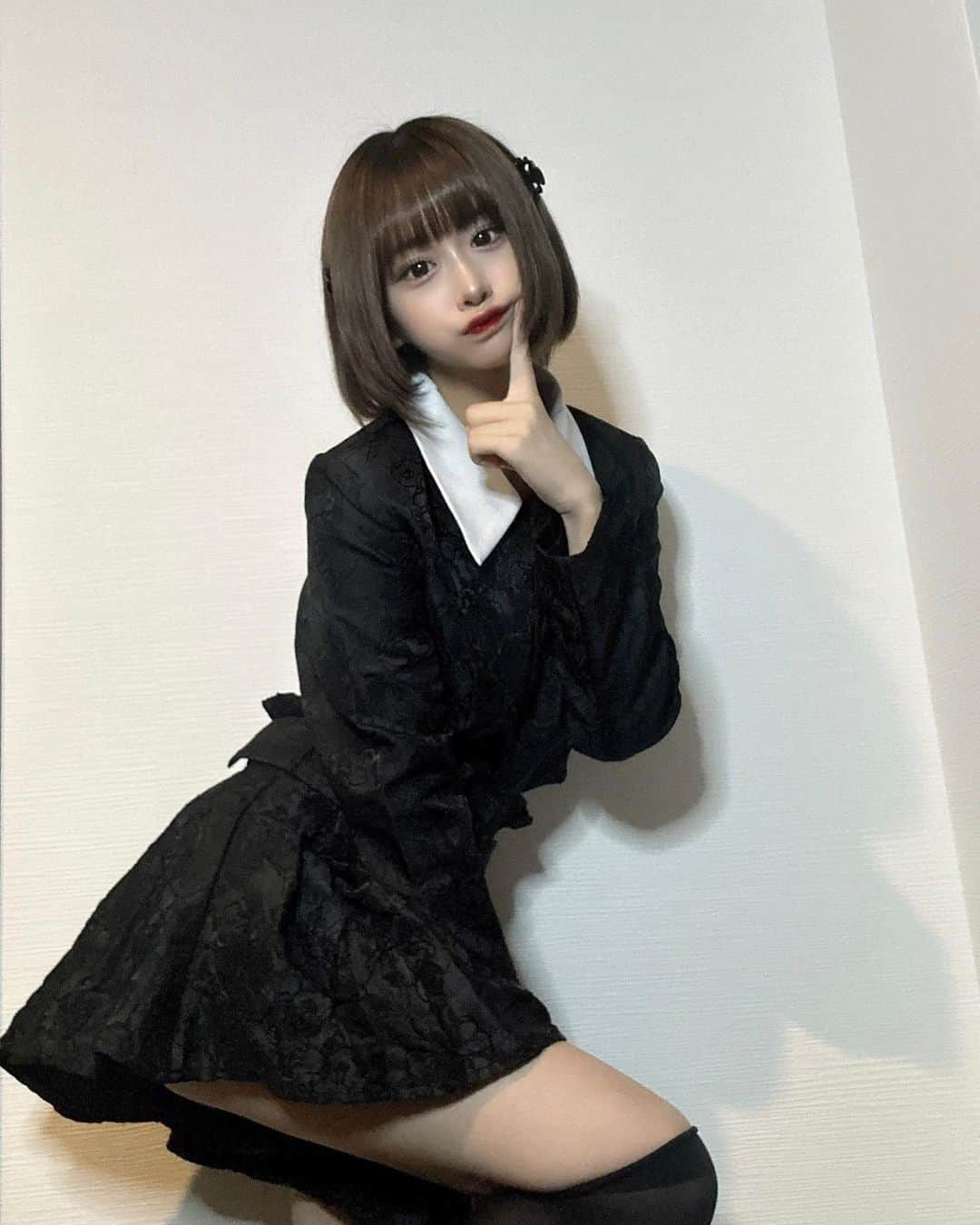 金子みゆのインスタグラム：「🖤 SHEINでブラックコーデをしてみたよ♡ 可愛くない〜？？🪽  クーポンコード 23FWJP181  ジャケット 　ID：18876017 　URL：https://shein.top/iyxqgp3  スカート 　ID：19371602 　URL：https://shein.top/to9ybrs  #FrontRowLive #SHEINfw23 #SHEINforAll #ad」