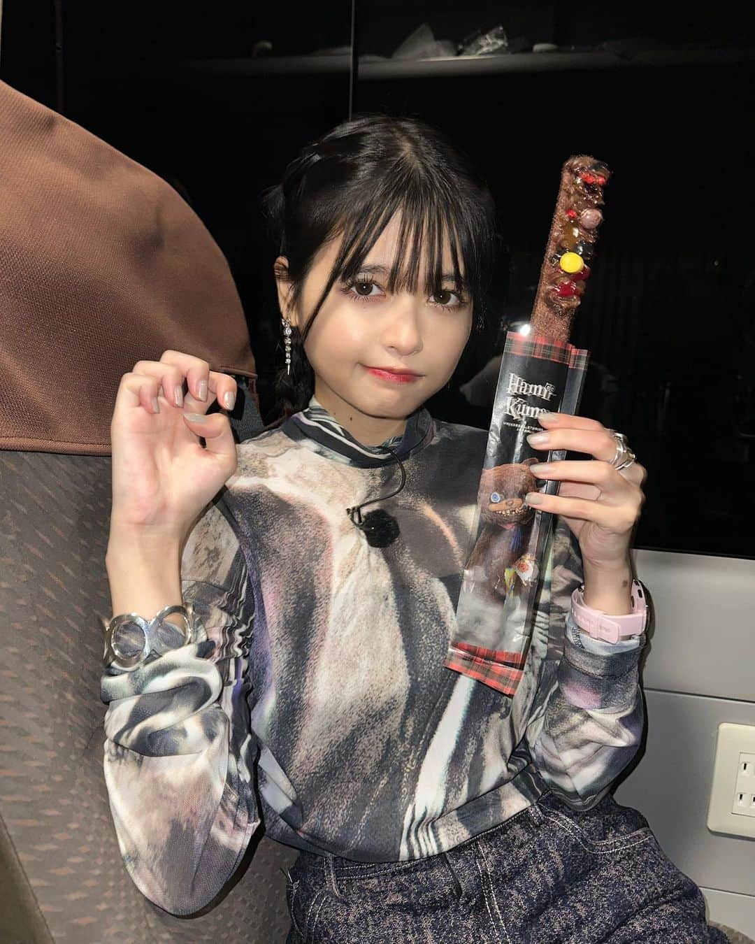 景井ひなのインスタグラム：「_ 【 お知らせ 】 明日朝7:30〜 日本テレビ シューイチの 秋のUSJデートロケに出演させて頂きます！ 年パスだった時はホラーナイトシーズンほぼ毎日通ってた 大好きなユニバ！久しぶりに行けて楽しかった〜！ 朝早いですが是非🐻🤍」
