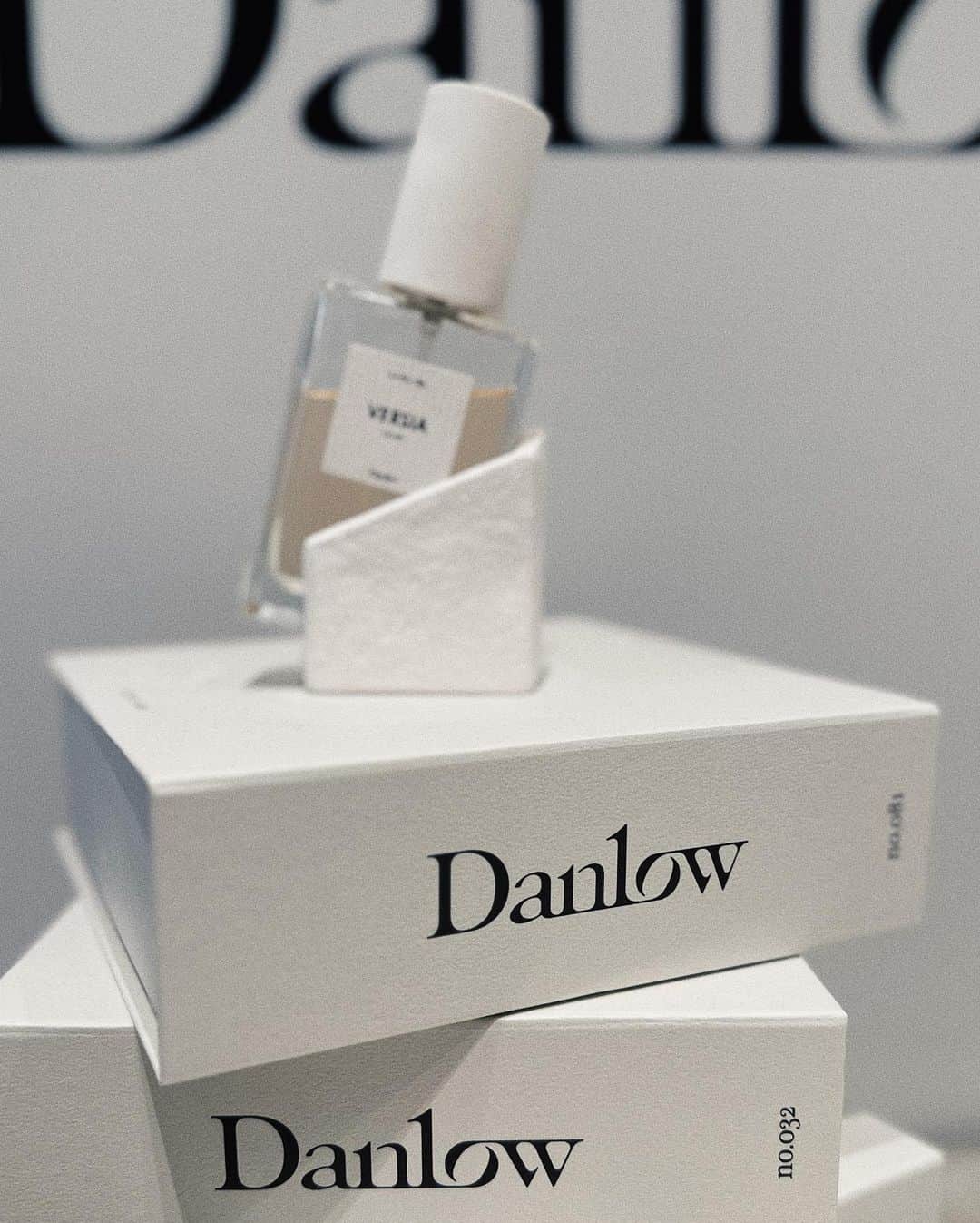 上原歩さんのインスタグラム写真 - (上原歩Instagram)「🐚🕊️🥚 Danlow 23’’Exhibition’'  ダンロウから新しい香りがリリース さらに、既存のディフューザーシリーズがさらにコンパクトにディスプレイできる仕様のキャップも発売して様々なスペースでダンロウの香りが楽しめるようになりました🤍  私はTHE DAN が大好き GARTNもおすすめです✨  ________________________________________  #love #life #loveislove #danlow #candle #diffuser #sumer #ダンロウ」9月30日 20時08分 - ayumiuehara