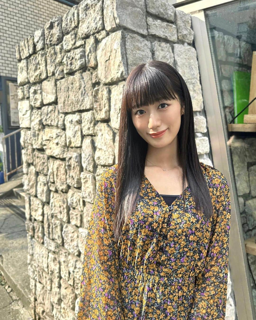 藤田奈那さんのインスタグラム写真 - (藤田奈那Instagram)「＊ ヘアメンテナンス💇🏻‍♀️  カラーは暗めでお任せ。 前髪は短め、少し重めにしてもらいました🫧  どうですか？私はこの感じ結構好き♡  💈 @accomplish_salon ✂️ @accomplish_shun   #RHas#RHasトリートメント #ヒト幹細胞 #ミネコラ #ミネコラトリートメント #ミネコラパーフェクト3 #プラチナミネコラ #ミネコラaccomplish #アコンプリッシュ #accomplish代官山 #accomplish #ヘアケア #❤️」9月30日 20時16分 - fujitanana_official