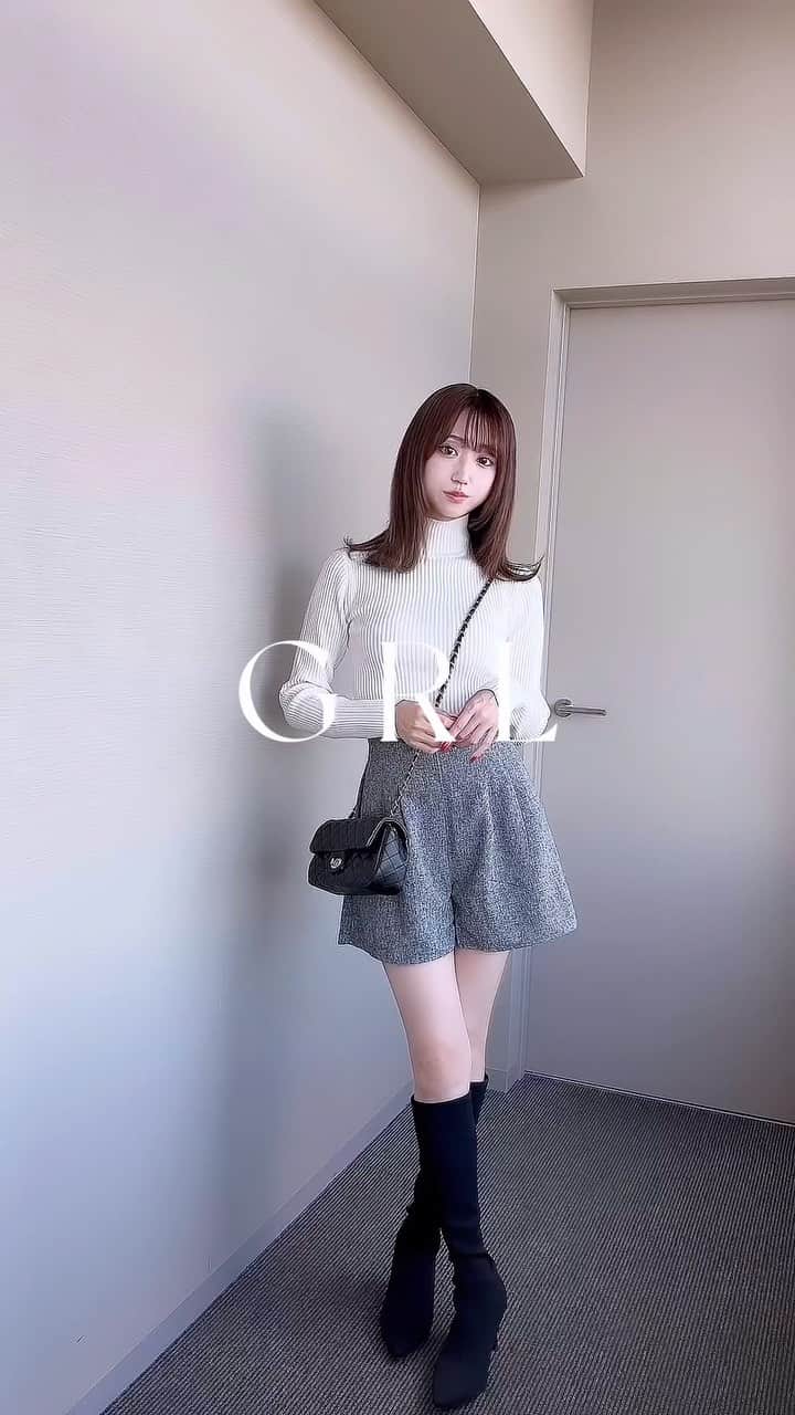 Ayanaのインスタグラム：「上下GRLの秋服購入品🩶⛓️ ⁡ ショート丈のハイネックトップスは 何にでも合わせられて万能すぎる♡ ⁡ ツイードのショートパンツは¥1,699なのに とっても高見えでこの秋冬でたくさん着るんだ〜🥱📰 ⁡ tops : k9063d pants : dk1059 ⁡ @grl_official  ⁡ ⁡ #プチプラ #プチプラコーデ #GRL #グレイル #grl購入品 #grlコーデ #グレイル購入品 #グレイルコーデ  #ツィード #ツイード #ショートパンツ #ハイネック」
