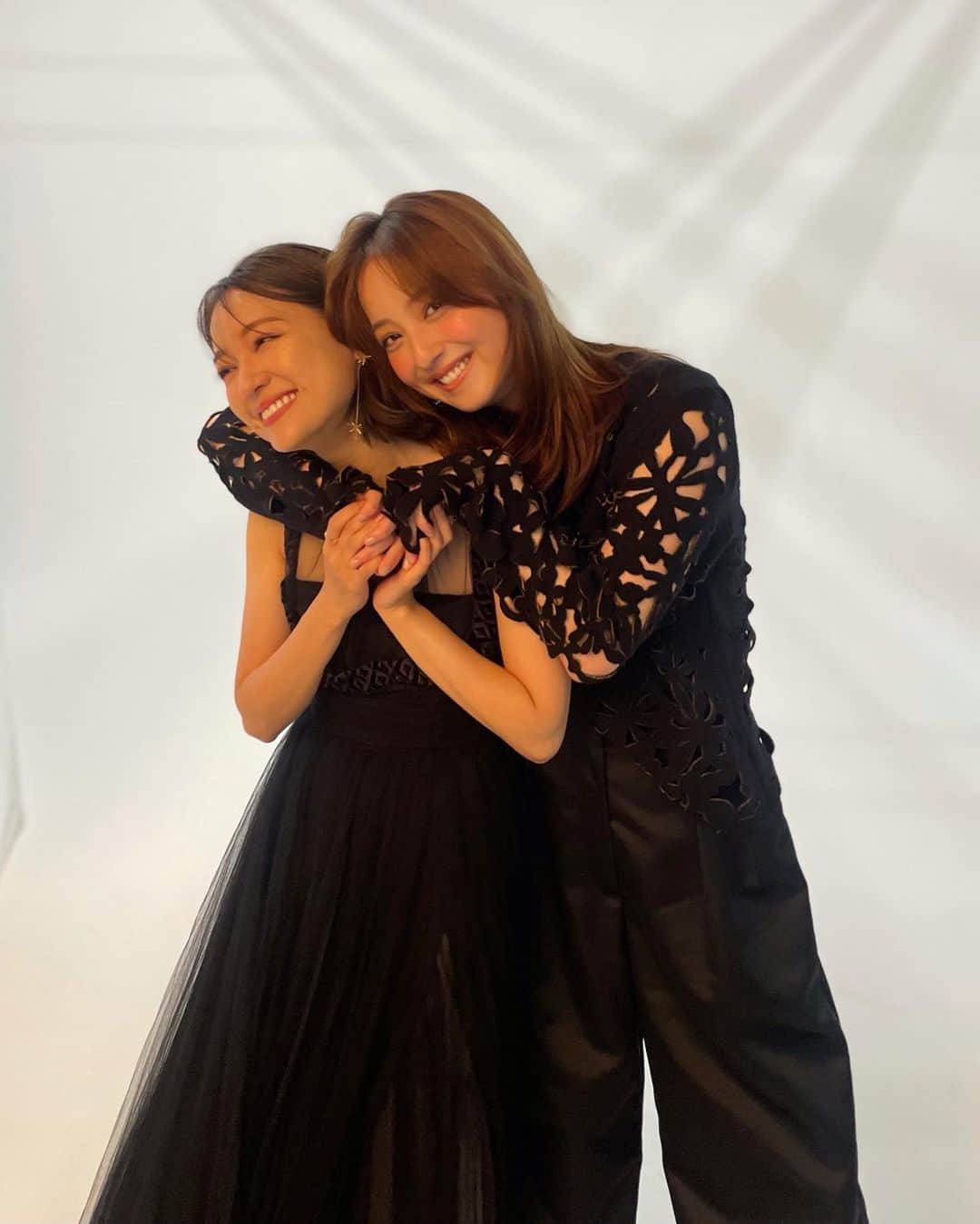 のインスタグラム：「大好きな希さん🤍 デビュー当時からずっと変わらず優しくて頼りになる先輩🥰 久しぶりにゆっくりお話できて嬉しかった✨ 美しさはもちろん、人として心から尊敬してます。  対談、CanCam11月号発売中です📕  #cancam  #佐々木希 さん」