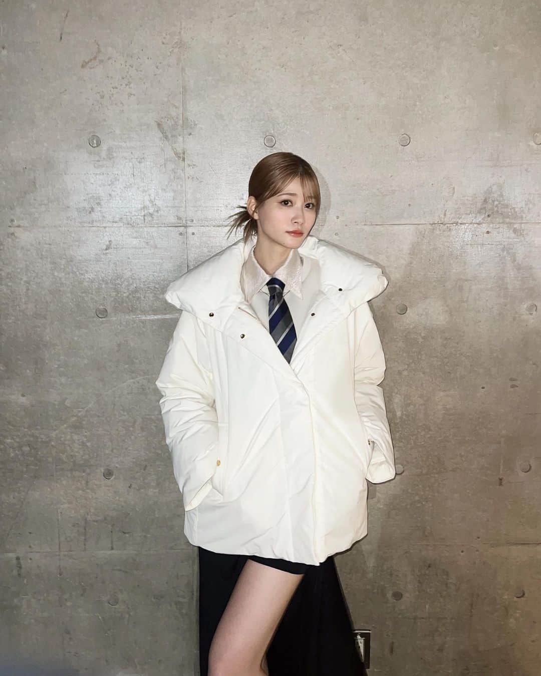 のインスタグラム：「GirlsAward ありがとうございました♡♡♡  もこもこアウタ〜に キラキラリボン〜でした🎀  皆さんに会えて嬉しかったなっ」