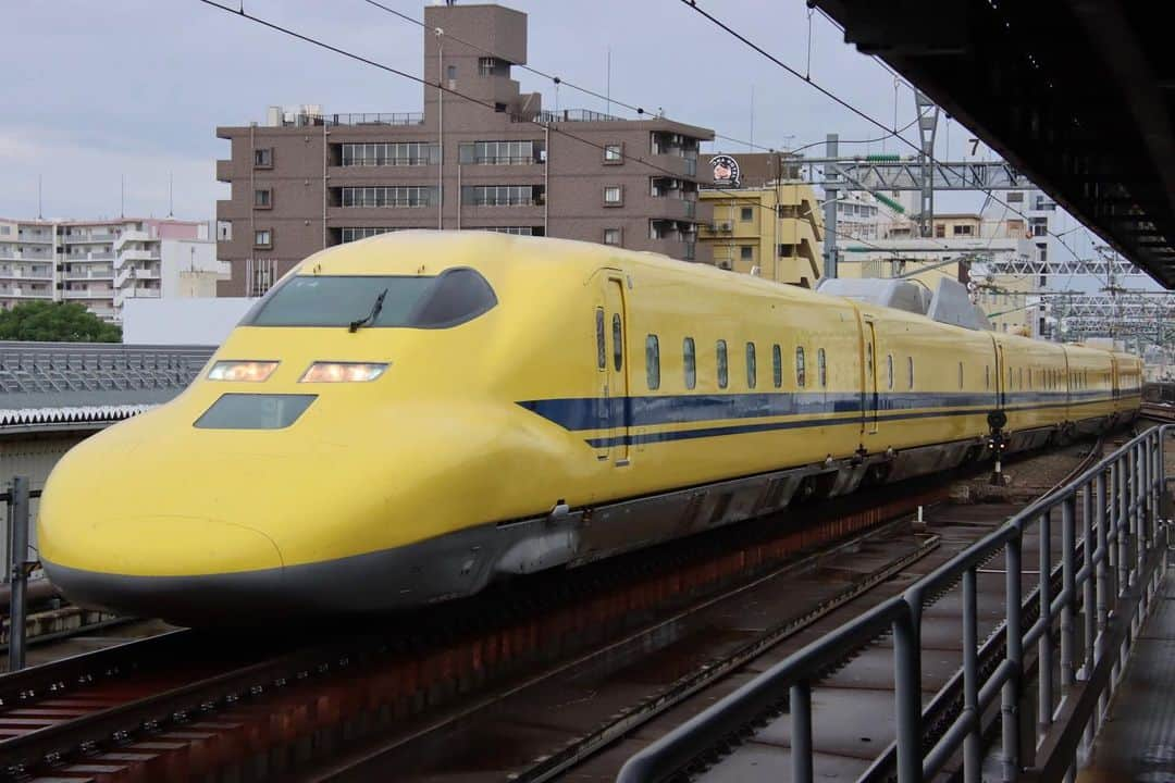 徳永ゆうきさんのインスタグラム写真 - (徳永ゆうきInstagram)「. . 鳥飼の車両基地より入線。 折り返して一路東京へと向かいます！ . -2023.09.08- . #鉄道写真 #撮り鉄 #鉄道好き #JR西日本 #JR東海 #新大阪駅 #東海道新幹線 #山陽新幹線 #東海道山陽新幹線 #923形 #新幹線電気軌道総合試験車 #ドクターイエロー #検測車 #検測」9月30日 20時18分 - tokuchan_1113