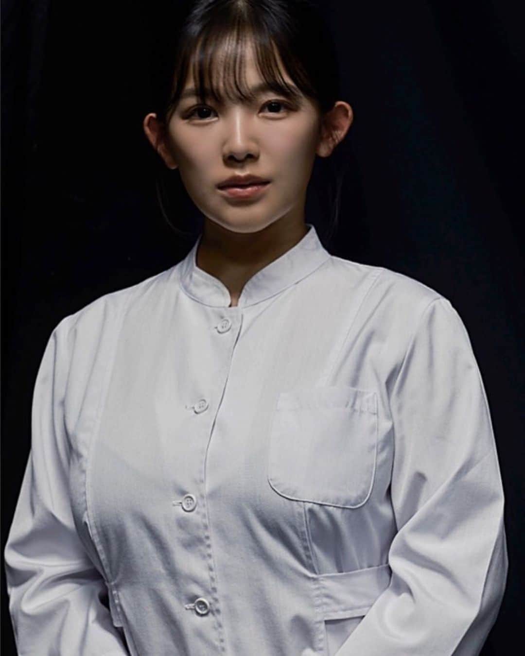 のインスタグラム：「舞台『象』無事に千秋楽を終えました。 約1週間、劇場に足を運んで下さったお客様、本当にありがとうございました。  不条理演劇という世界で生きたこの１ヶ月間、難しく答えがわからなくて彷徨いましたが、とてもいい経験でした。 改めて演劇とは奥が深いですね。 こんな体験をさせていただけたこと、 運がよかったです。 ありがとうございました！   #象2023」