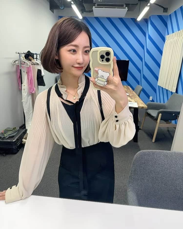 中西悠綺のインスタグラム：「📢明日9:00〜 BSよしもと×中央廣播電視總台『巡って発見！ぶらり中国周遊紀 11 』の放送です☺️  今回お送りするのは、中国と西洋の文化が溶けあう風情ある街！ かつての中国の街並みを再現した“南塘老街”では、日本では馴染みのないさまざまなグルメを紹介✨  BSよしもと公式サイトより、携帯やPCからも無料でご覧頂けますので是非🤍  我擔任主持人的節目明天上午9點播放📺 明天給大家介紹“南塘老街"和“老外灘”✨ 在BS吉本的官方網站可以免費觀看哦!  #私服 #穿搭」