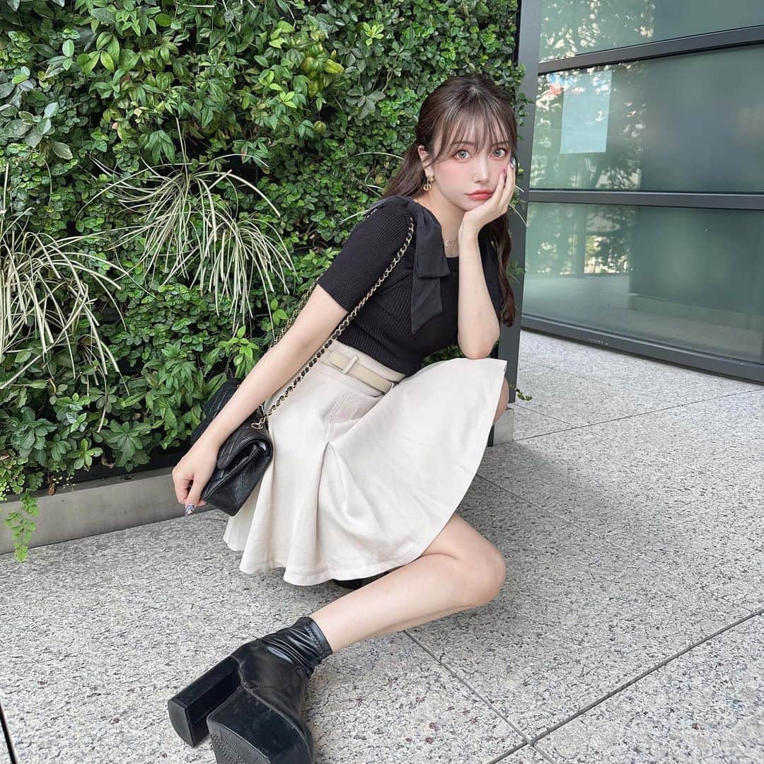 吉川ちえさんのインスタグラム写真 - (吉川ちえInstagram)「【👗👒👗👒👗👒】 . どんどん過ごしやすい天気に なってきて秋服もそろそろ出番になってきたねっ😚🍁🍂 . ( @royalparty_official )の 展示会に行った時に頼んでいた スカートが届いたので 履いてみたけどめっちゃかわいい🥹💓💓 . 形綺麗だしベルト付きで かなりつかいやすい😍🩷🩷 展示会で頼んでてよかった✨✨ . #royalparty #秋服 #スカート #ロイパ #コーディネート」9月30日 20時47分 - yoshikawachie_16