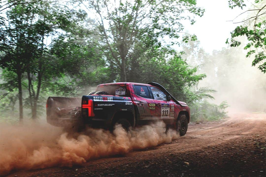 Mitsubishi Motors Thailandのインスタグラム：「โหดจัด !! ALL-NEW TRITON RALLY CAR ในการแข่งขัน Asia Cross Country Rally (AXCR) 2023  #RevolutiontoVictory #AsiaCrossCountryRally2023 #MitsubishiMotorsThailand #MitsubishiMotors #TeamMITSUBISHIRALLIART」