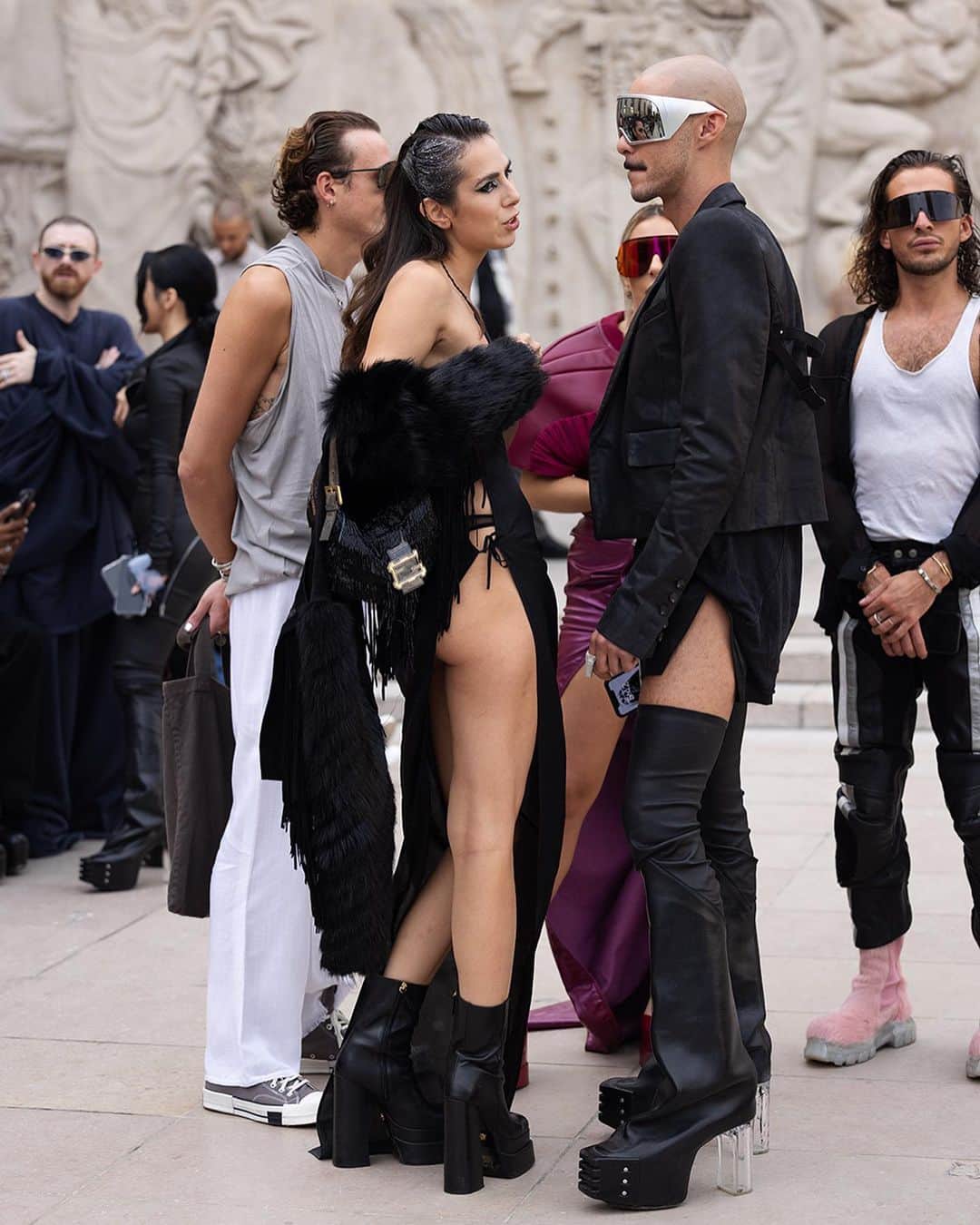 スコット・シューマンのインスタグラム：「Slide 1 or 2 - I don’t know who was more unusually dressed at the @rickowensonline show but they all looked fabulous! And the show was incredible! I’ll do a  post on just some of the runway looks soon! Bravo!」