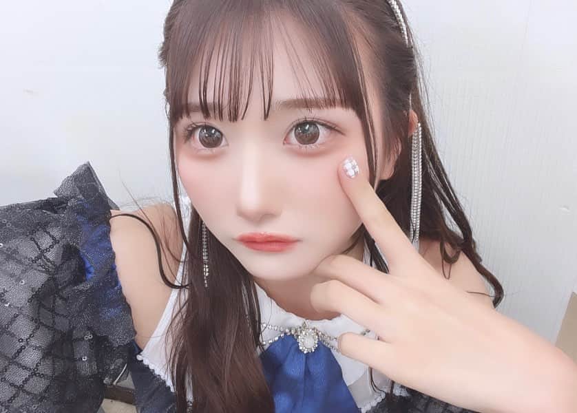 のインスタグラム：「編み込みの上にカチューシャつけてたんだけど、あってる？笑👻  ．  ． #japaneseidol #japanesegirl #idol #instagood #instalike #selca #followforfollowback #selfie #today #ootd #dailylook #instafashion #followme #編み込みアレンジ #makeup #今日のコーデ  #アイドル  #メイク #アイドルメイク  #カチューシャヘア #いいね返し #自撮り #自撮り女子 #自撮り界隈 #推してください #ヘアアレンジ #オフショル #簡単ヘアアレンジ #アイドル衣装 #編み込み」