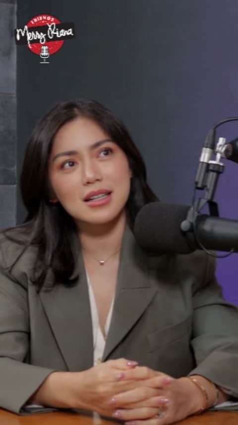 ジェシカ・イスカンダルのインスタグラム：「Aktris, Presenter sekaligus Model Jessica Iskandar @inijedar atau biasa dipanggil Jedar memutuskan untuk kembali ke Jakarta usai tinggal di Bali selama 3 tahun. Alami banyak ujian hidup seperti pernah ditipu hingga 10 Milyar dan banyak hal yang mengubah hidupnya hingga saat ini. Bagaimana kisah hidupnya saat ini?  Simak selengkapnya di Channel YouTube Merry Riana  #MerryRIana #JessicaIskandar #FriendsofMerryRiana」