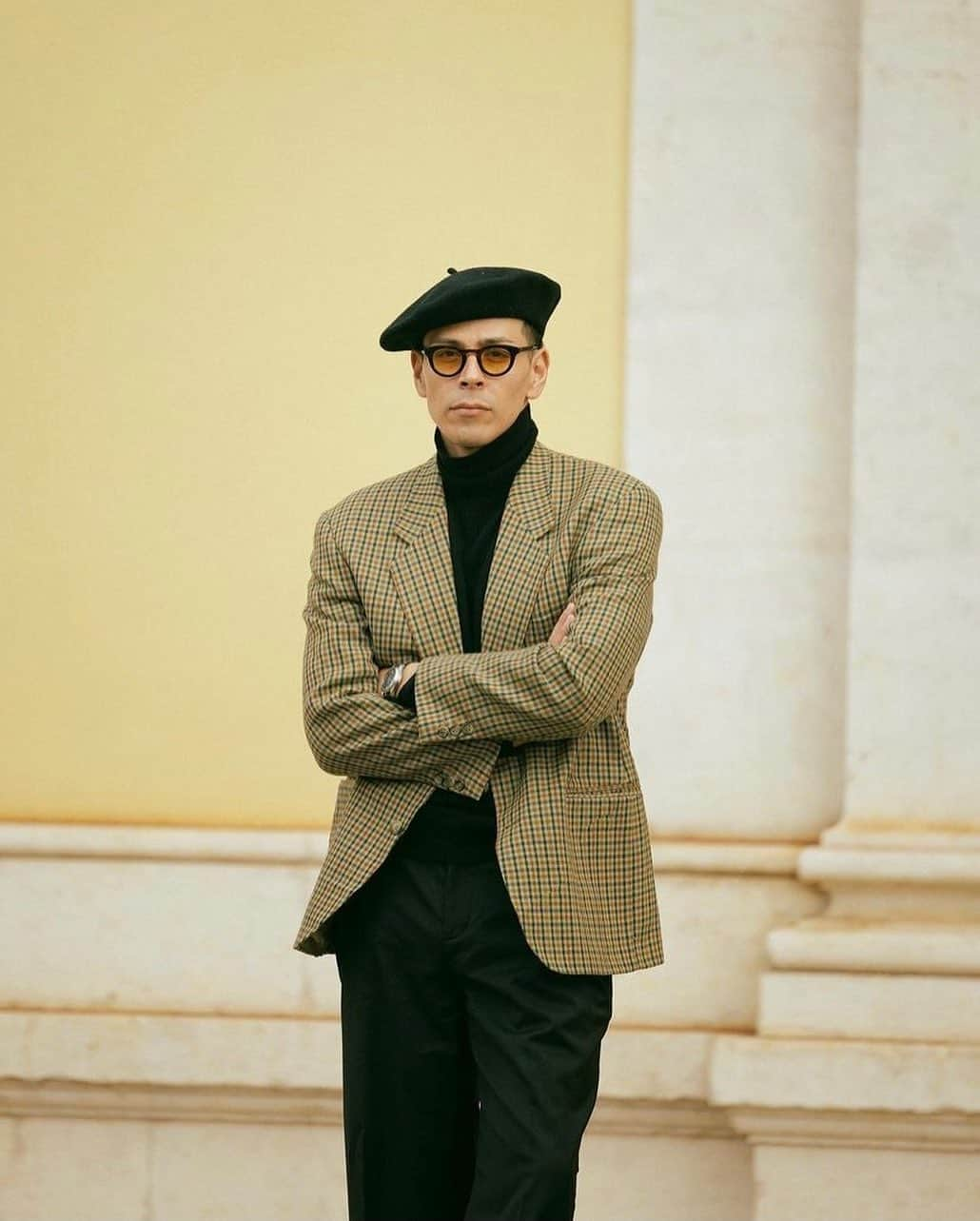 ボルサリーノのインスタグラム：「The Beret, an urban style icon. The #Borsalino #FW24 black wool beret captures #streetstyle at its finest by @xxjmitch portraying one of our favorite influencers repost @_stevegonzalez_ resulting in an ultimate polished sophisticated look while being effortless, comfortable & individual. Time to update your new season wardrobe with a transformational classic contemporary accessory like this one. #Hatyourdiversity & shop other top season highlights now on www.borsalino.com   #urban #cool #Portugal #Italianstyle #MadeinItaly #Borsalinoworld #maninaberet #onthestreet #Borsalinocaplover #Borsalinonberet #Borsalinolover #beretlovers #urbanvibes #influencers #styleicon #Borsalinostyleinfluencers #bestinclassaccessories #stylishpeople #stylematters #flymetothemoon」