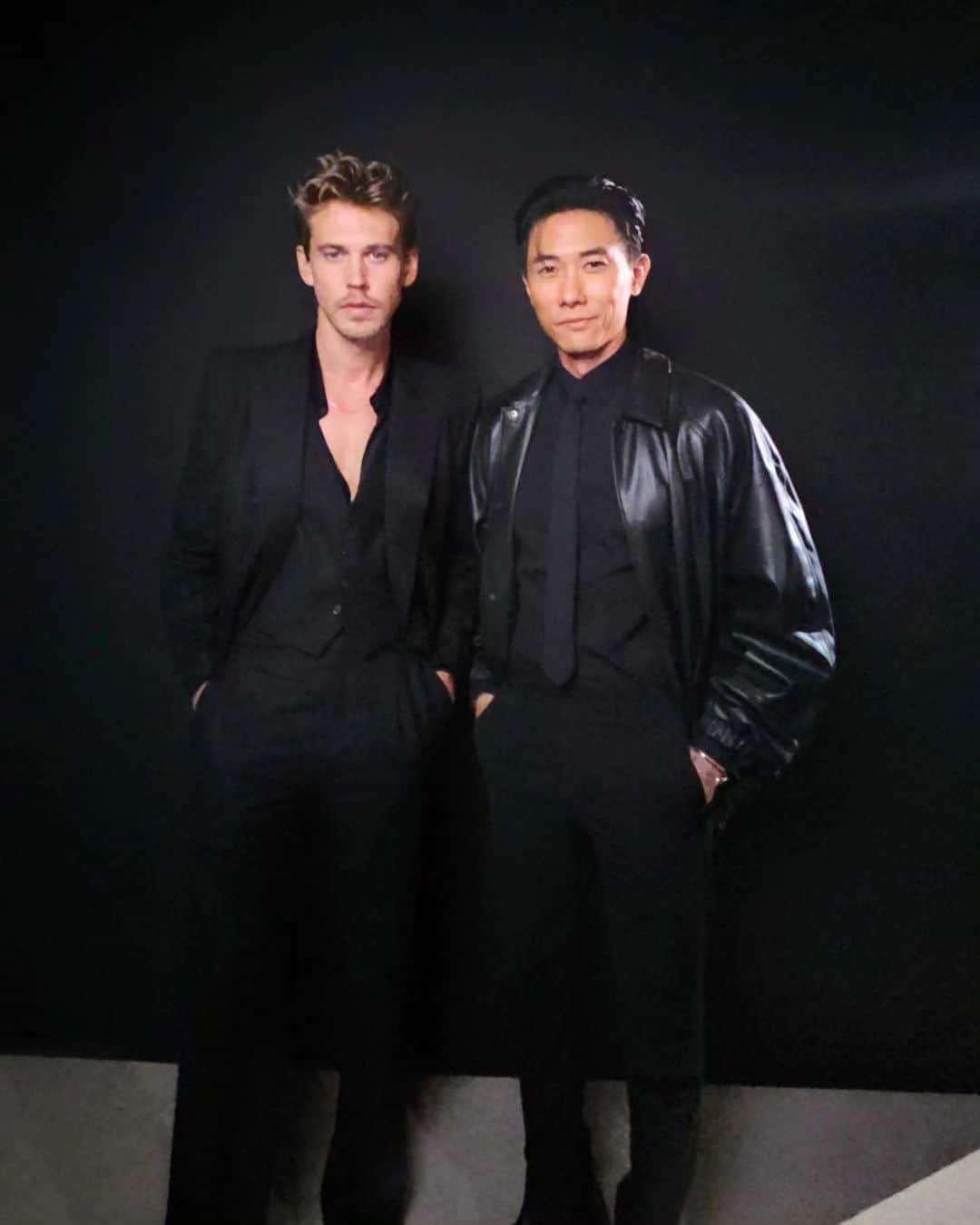 デスモンド・タンさんのインスタグラム写真 - (デスモンド・タンInstagram)「Meet @yslbeauty MYSLF Global Ambassador and the Elvis Presley of our era @austinbutler at the launch event in Paris. A great actor, a perfect choice for representing MYSLF. 👑   MYSLF is the expression of the man you are, with all of your emotions and nuances. Coming soon in 2024.   Thank you @yslbeauty for the incredible experience! 🖤   #YSLbeautySG #MYSLF #MYSLFnomatterwhat」9月30日 21時01分 - thedesmondtan