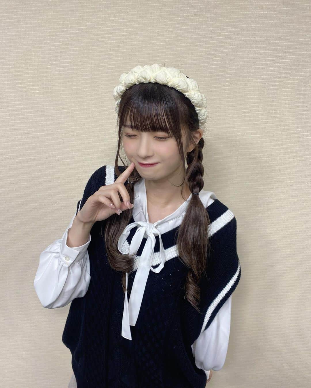菅波美玲さんのインスタグラム写真 - (菅波美玲Instagram)「. みつあみにカチューシャ好きなんだ〜〜  頭につけてるやつなんかあかちゃんみたい👶🏻ふふふ」9月30日 21時01分 - suganami_mirei_