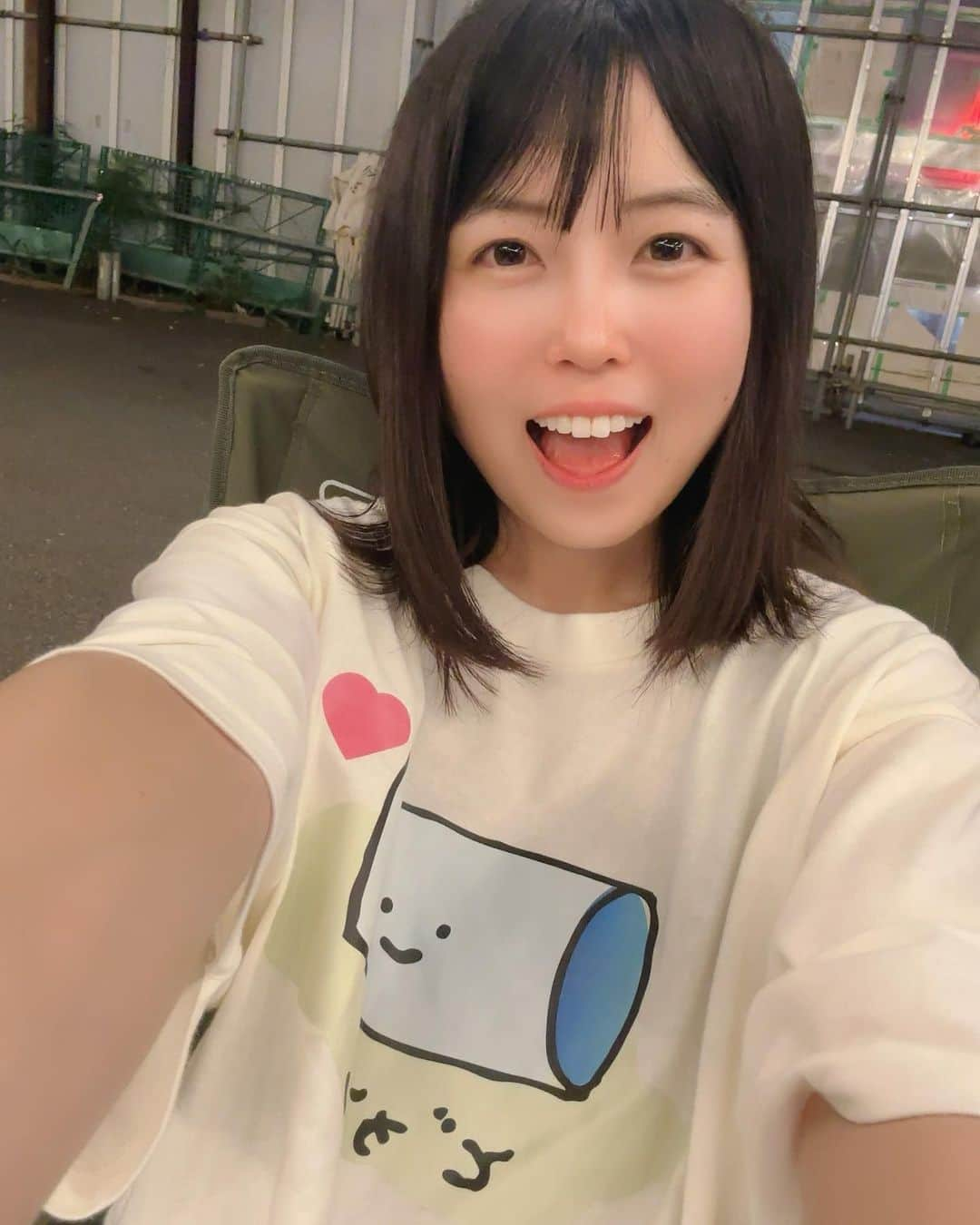 里咲りささんのインスタグラム写真 - (里咲りさInstagram)「空き地の土管でリサイタルしました！！！！！！  様々な憧れの会場でライブをさせていただいてきましたが、ずっと叶わないまま夢だったライブがあって…  ドラえもんのジャイアンが空き地でリサイタルするのにめちゃくちゃ憧れてて、やっと！！やっと叶いました！！！！  夏の暑さがすこしやわらいだ今年の夏の最後の日みたいな日に夕方から夜に変わってく時間、やさしい風をそよそよ感じながら土管の上で歌いました！！ ファンの方もたくさん駆けつけてくださって、たまたま通りがかった海外からの観光の方も物珍しいと言ってチケット買ってみていってくださったり！！！本当にたのしいイベントでした！！  土管の中はひんやりしてて、土管の上は体幹意識するせいで歌の筋肉がいい感じに締まりました！！  またやりたいなー！！他の夢もどんどん叶えていきたいです！  #土管 #ドラえもん #ジャイアン #リサイタル #ワンマンライブ #空き地 #下北沢 #アイドル #タレント #社長 #anime #doraemon」9月30日 21時03分 - risasatosaki