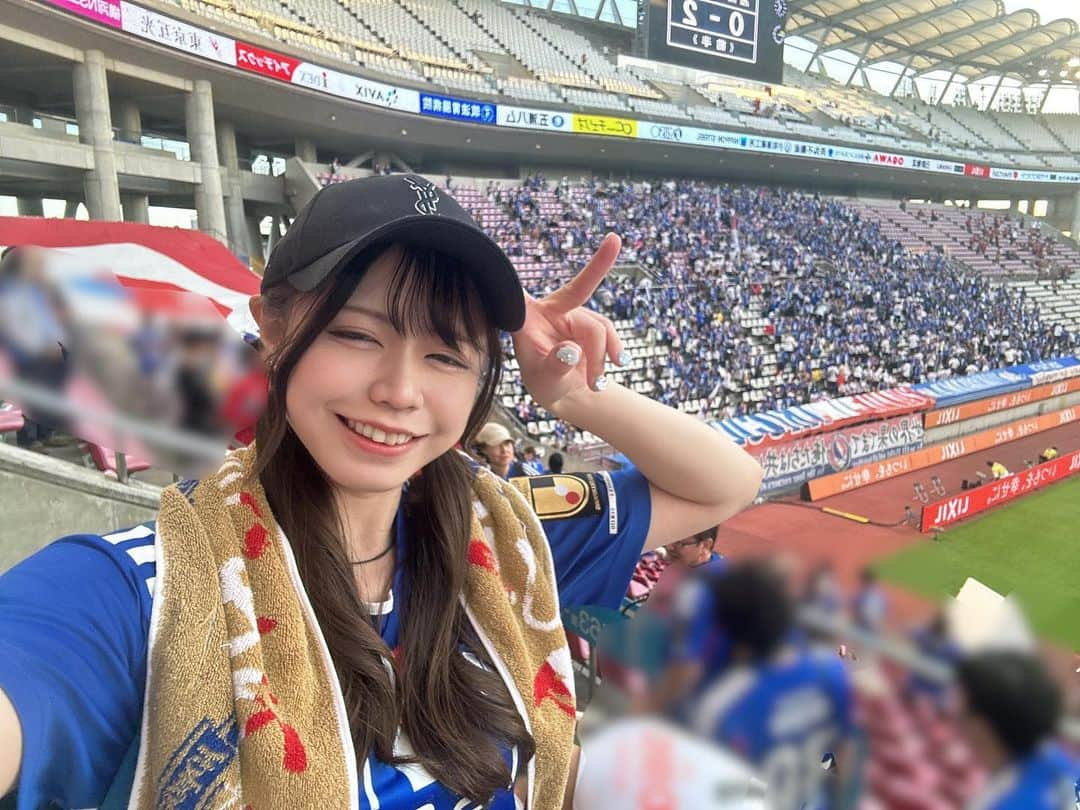 山口みらんさんのインスタグラム写真 - (山口みらんInstagram)「🦌🦌🦌   #鹿島アントラーズ 戦 🦌  アウェイ  #カシマサッカースタジアム   2-1 逆転勝利⛱🇫🇷  先制は取られててもロペス選手の2ゴールでリーグ戦久しぶりの勝利！  アウェイで大きな勝点3をゲット🥹👍  後半からセカンドボール回収素晴らしかったし、後半始めからのマリノスは本当に王者のマリノスだった👑  最高！！！！  ＼勝点3横浜に持ち帰ったぜ➕3❤️🤍💙／   #fmarinos  #横浜fマリノス  #マリノス  #Jリーグ  #yokohama  #横浜f・マリノス  #サッカー  #ユニフォーム女子  #サッカー女子  #すべてはマリノスのために  #横浜にシャーレを  #1人遠征」9月30日 21時05分 - yamaguchi_miran