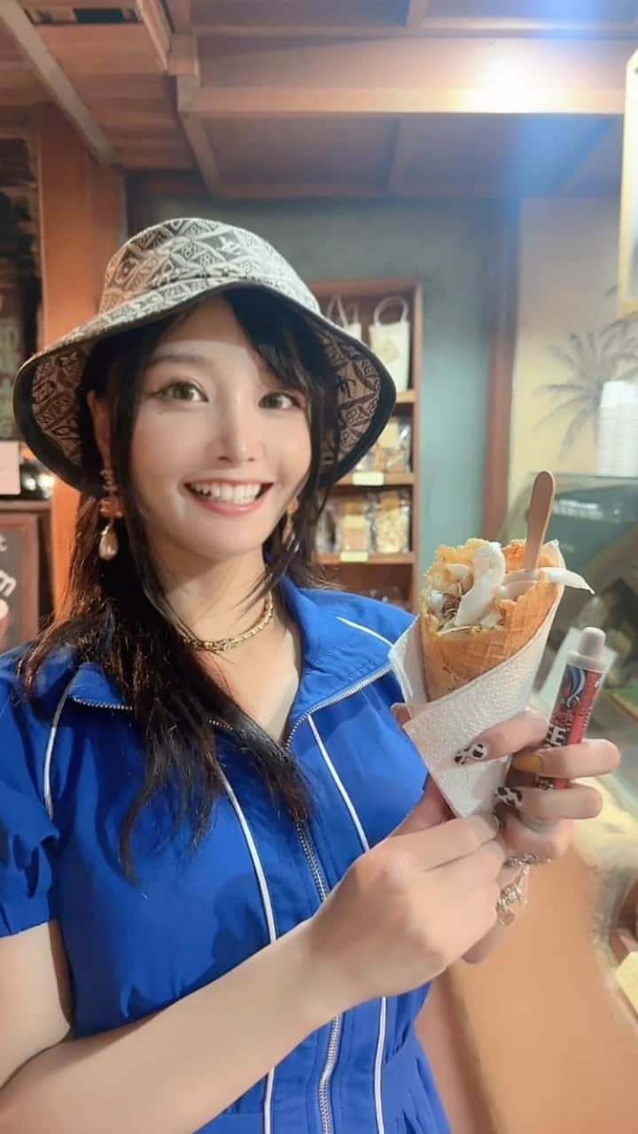 赤羽もものインスタグラム：「バリでココナッツアイス食べた🥥💓   #バリ島  #バリ  #ココナッツ  #アイス  #bari  #coconuts」