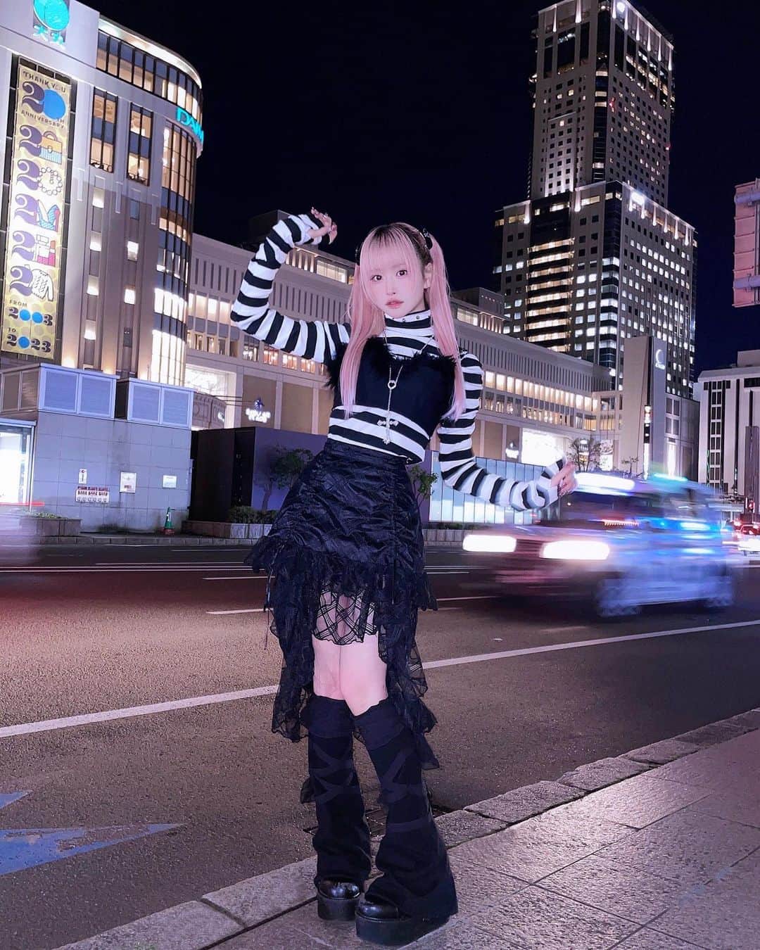 いちのインスタグラム：「ほっかいどーでっかいどー！  #idol #cosplay #cosplayer #cosplaygirl #japanesegirl #girl #selfie #instagood #hightone #maid #pinkhair #highlighthair #twins #twintail #fff #lfl #l4l #ハイライトカラー #アイドル #派手髪 #北海道 #札幌」
